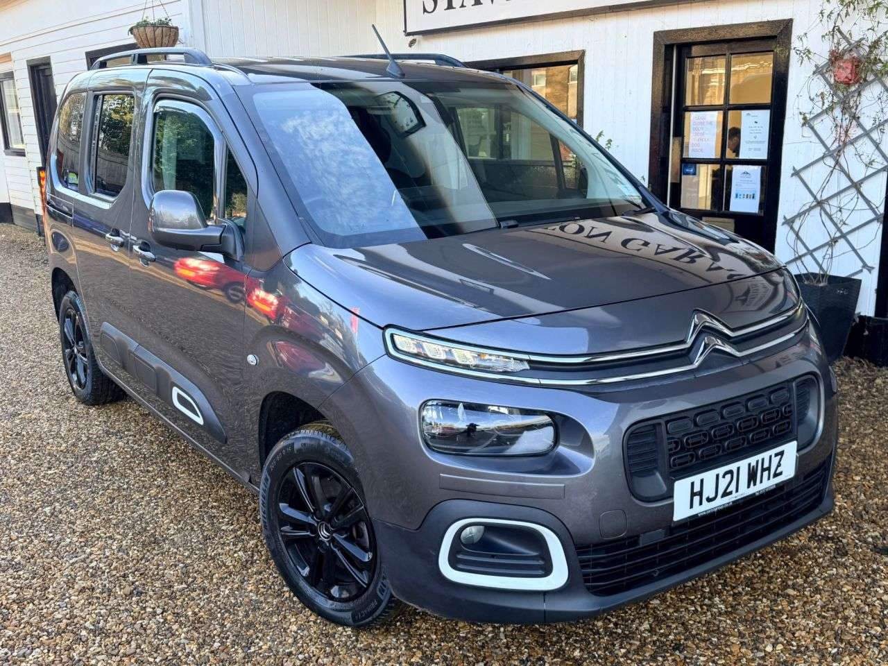 A 2021 CITROEN BERLINGO 1.5 BlueHDi Flair M MPV 5dr Diesel Auto Euro 6 (s/s) (130 ps) A 2021 CITROEN BERLINGO 1.5 BlueHDi Flair M MPV 5dr Diesel Auto Euro 6 (s/s) (130 ps)