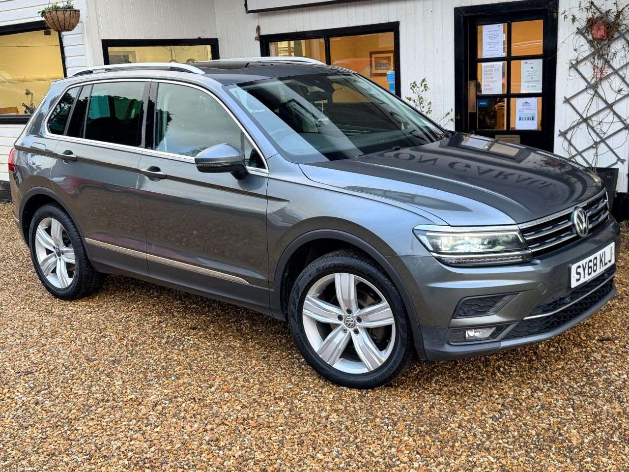 A 2018 VOLKSWAGEN TIGUAN 2.0 TDI SEL SUV 5dr Diesel Manual 4Motion Euro 6 (s/s) (150 ps) A 2018 VOLKSWAGEN TIGUAN 2.0 TDI SEL SUV 5dr Diesel Manual 4Motion Euro 6 (s/s) (150 ps)