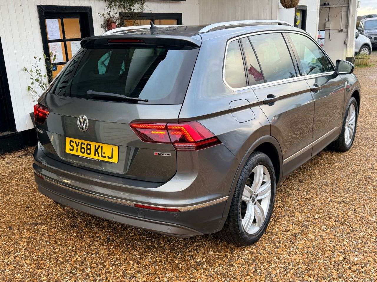 2018 VOLKSWAGEN TIGUAN 2018 VOLKSWAGEN TIGUAN