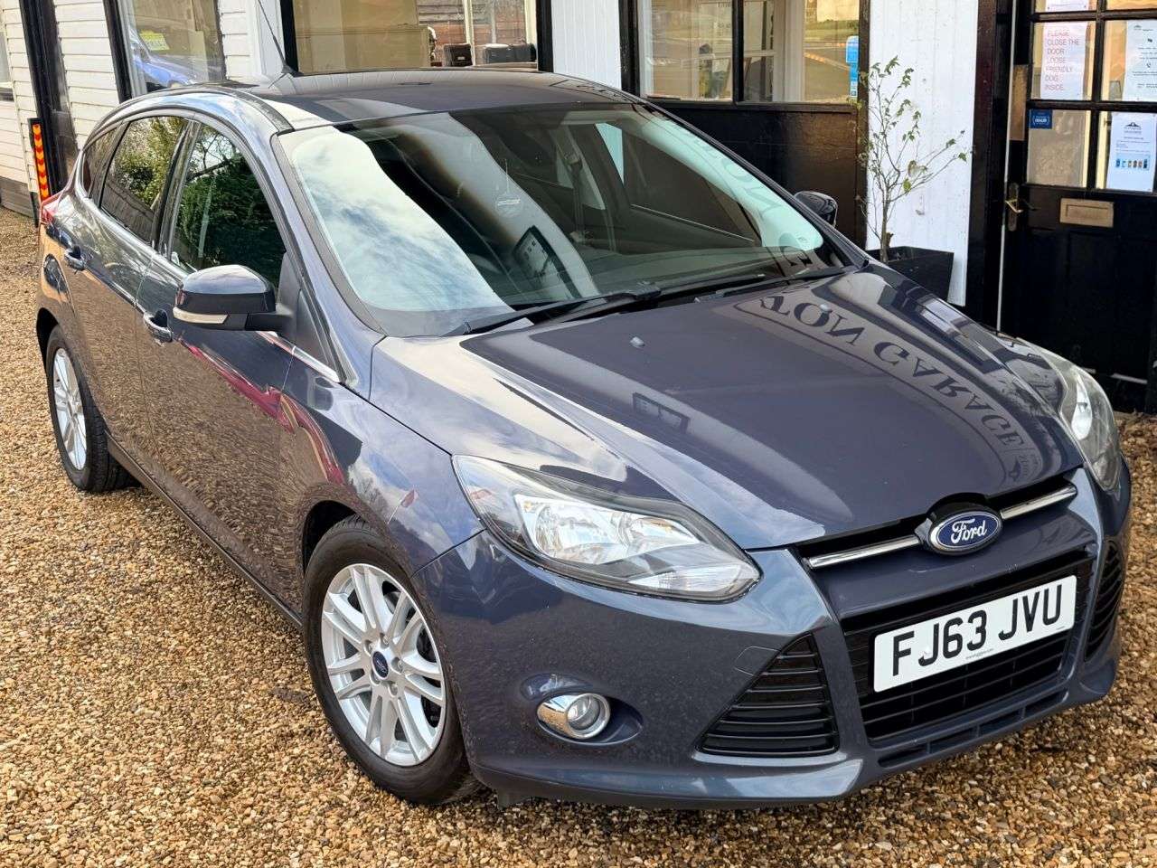 A 2013 FORD FOCUS 1.6 TDCi Titanium Hatchback 5dr Diesel Manual Euro 5 (s/s) (115 ps) A 2013 FORD FOCUS 1.6 TDCi Titanium Hatchback 5dr Diesel Manual Euro 5 (s/s) (115 ps)