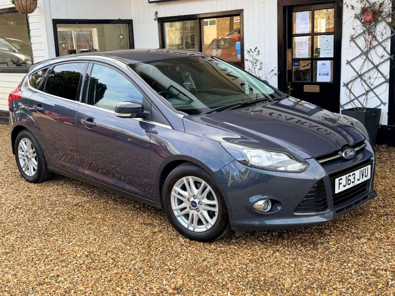 A 2013 FORD FOCUS 1.6 TDCi Titanium Hatchback 5dr Diesel Manual Euro 5 (s/s) (115 ps) A 2013 FORD FOCUS 1.6 TDCi Titanium Hatchback 5dr Diesel Manual Euro 5 (s/s) (115 ps)