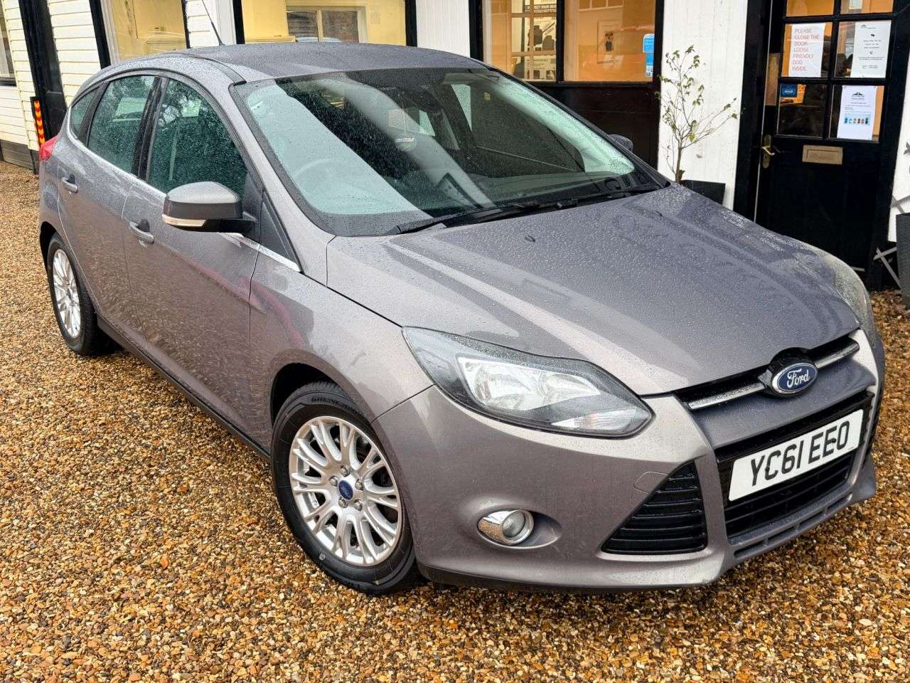 A 2011 FORD FOCUS 1.6T EcoBoost Titanium Hatchback 5dr Petrol Manual Euro 5 (s/s) (150 ps) A 2011 FORD FOCUS 1.6T EcoBoost Titanium Hatchback 5dr Petrol Manual Euro 5 (s/s) (150 ps)