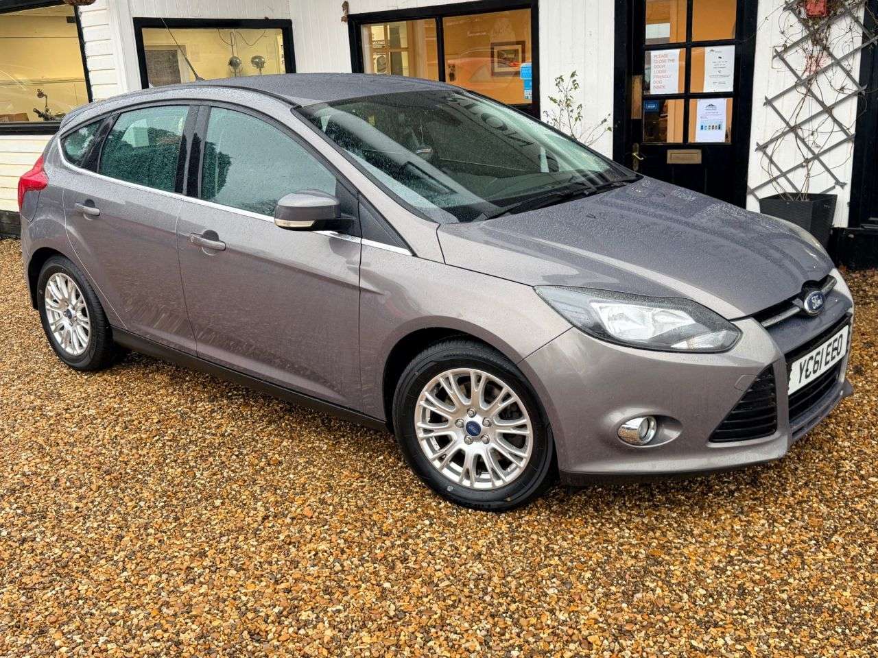 A 2011 FORD FOCUS 1.6T EcoBoost Titanium Hatchback 5dr Petrol Manual Euro 5 (s/s) (150 ps) A 2011 FORD FOCUS 1.6T EcoBoost Titanium Hatchback 5dr Petrol Manual Euro 5 (s/s) (150 ps)