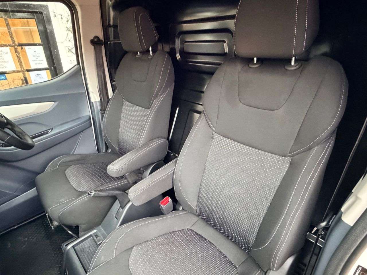 A 2022 MAXUS EDELIVER 3 50.23kWh Panel Van 5dr Electric Auto FWD L1 (122 ps) A 2022 MAXUS EDELIVER 3 50.23kWh Panel Van 5dr Electric Auto FWD L1 (122 ps)