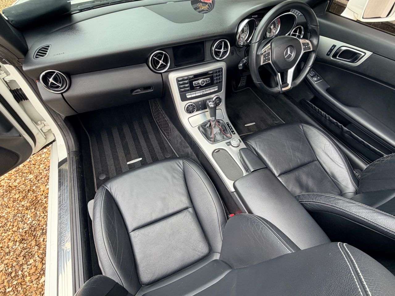 A 2011 MERCEDES-BENZ SLK 1.8 SLK200 BlueEfficiency Edition 125 Convertible 2dr Petrol G-Tronic+ Euro A 2011 MERCEDES-BENZ SLK 1.8 SLK200 BlueEfficiency Edition 125 Convertible 2dr Petrol G-Tronic+ Euro