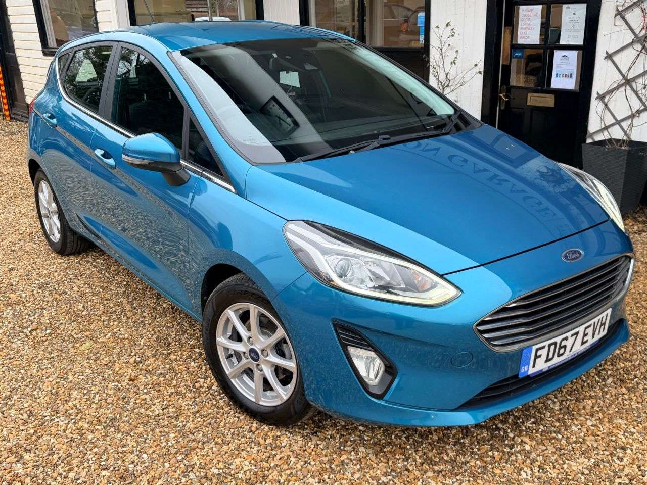 A 2017 FORD FIESTA 1.0T EcoBoost Zetec Hatchback 5dr Petrol Manual Euro 6 (s/s) (100 ps) A 2017 FORD FIESTA 1.0T EcoBoost Zetec Hatchback 5dr Petrol Manual Euro 6 (s/s) (100 ps)