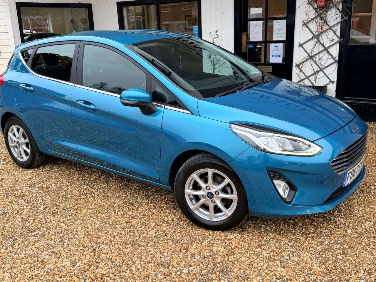 A 2017 FORD FIESTA 1.0T EcoBoost Zetec Hatchback 5dr Petrol Manual Euro 6 (s/s) (100 ps) A 2017 FORD FIESTA 1.0T EcoBoost Zetec Hatchback 5dr Petrol Manual Euro 6 (s/s) (100 ps)