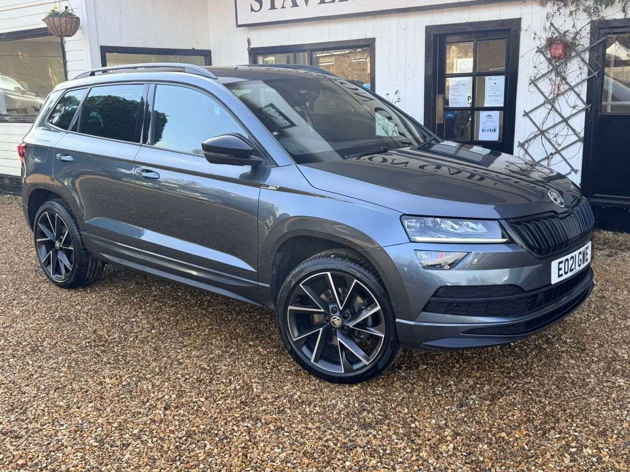 A 2021 SKODA KAROQ 2.0 TDI SportLine SUV 5dr Diesel DSG 4WD Euro 6 (s/s) (190 ps) A 2021 SKODA KAROQ 2.0 TDI SportLine SUV 5dr Diesel DSG 4WD Euro 6 (s/s) (190 ps)