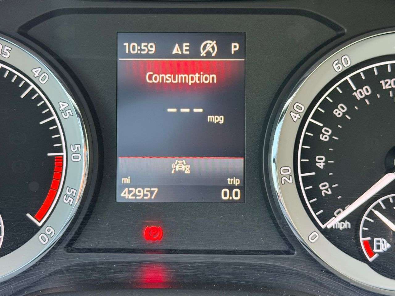 A 2021 SKODA KAROQ 2.0 TDI SportLine SUV 5dr Diesel DSG 4WD Euro 6 (s/s) (190 ps) A 2021 SKODA KAROQ 2.0 TDI SportLine SUV 5dr Diesel DSG 4WD Euro 6 (s/s) (190 ps)