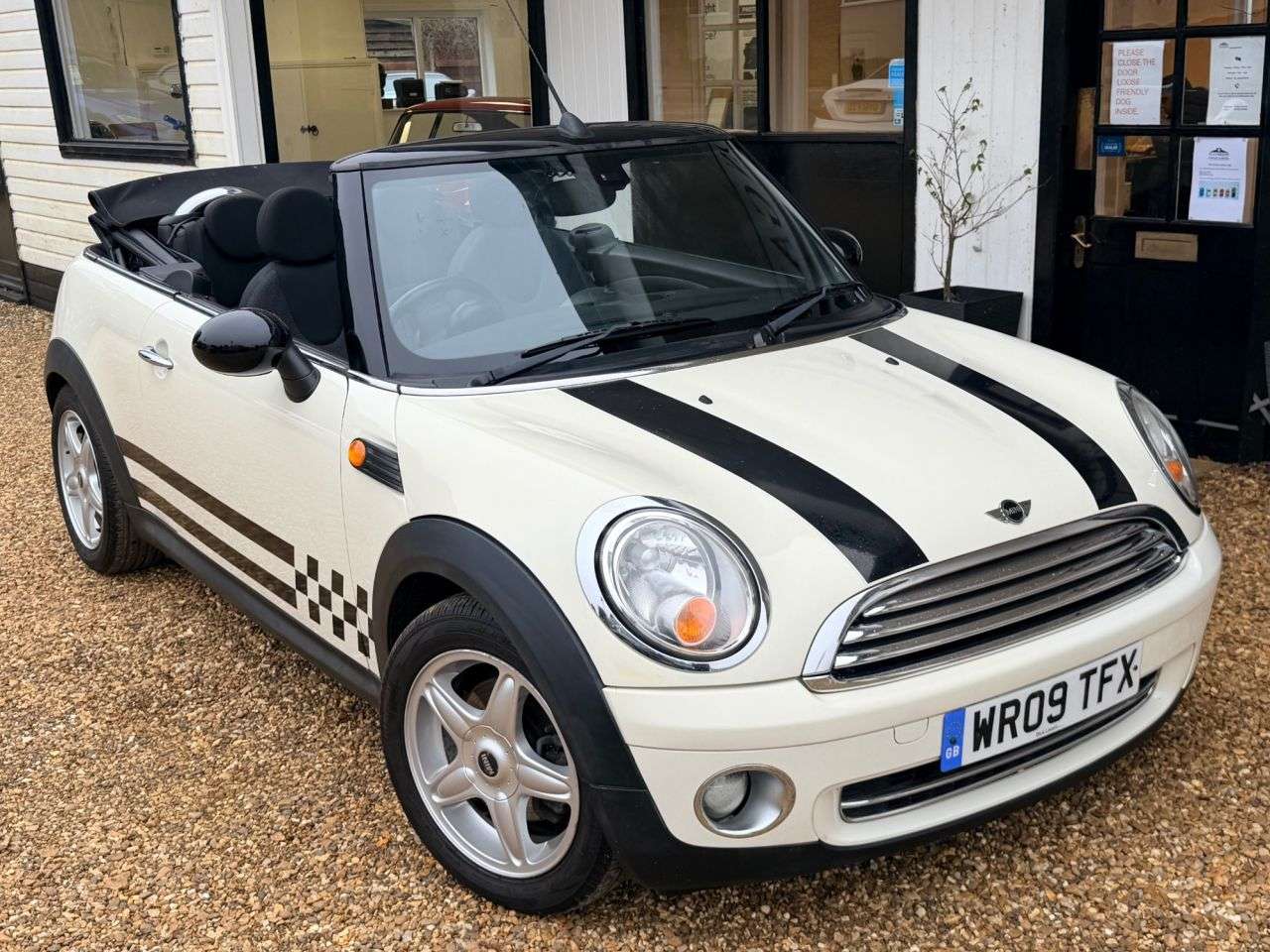 A 2009 MINI CONVERTIBLE 1.6 Cooper Convertible 2dr Petrol Manual Euro 4 (115 ps) A 2009 MINI CONVERTIBLE 1.6 Cooper Convertible 2dr Petrol Manual Euro 4 (115 ps)
