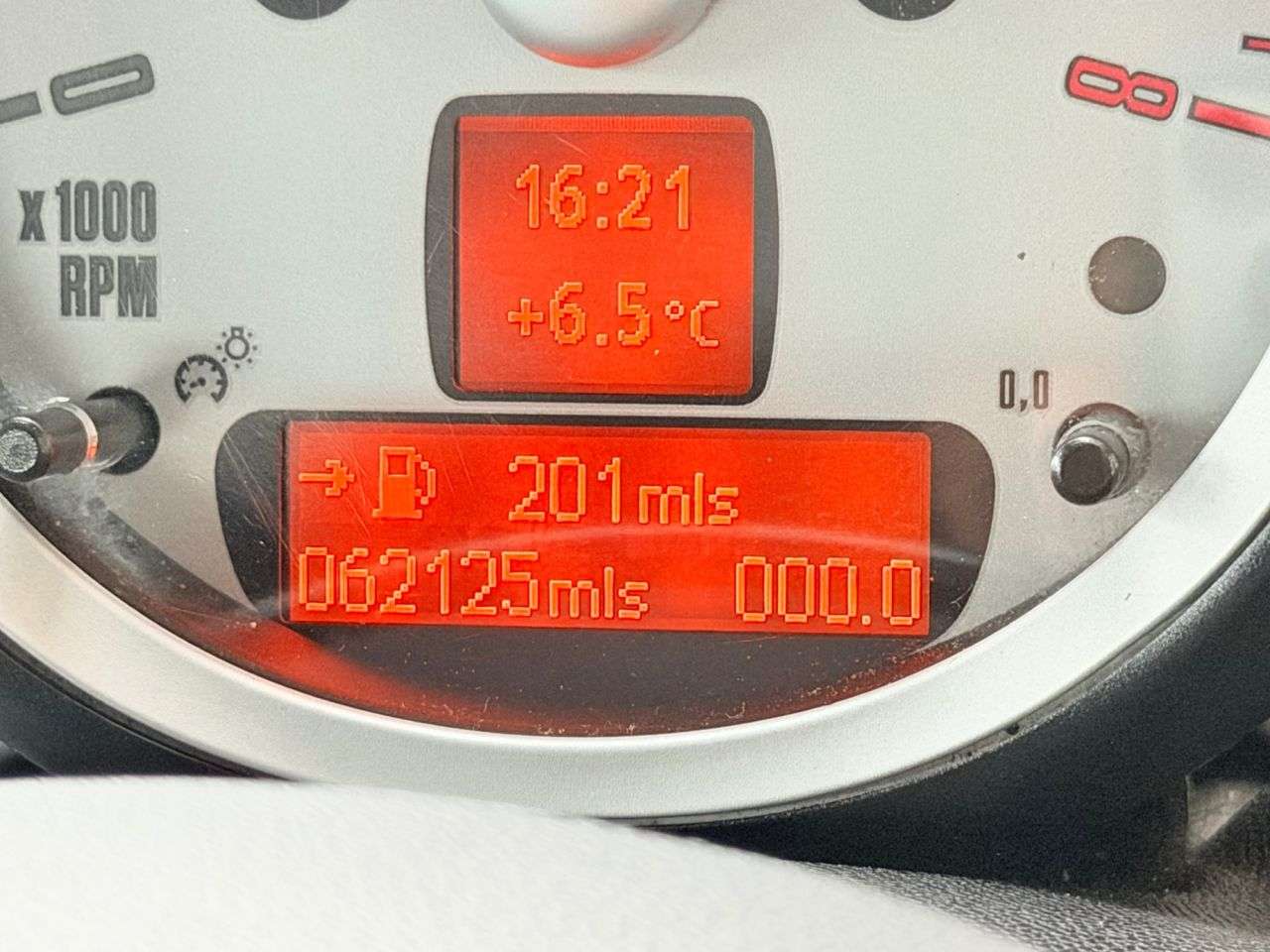 A 2009 MINI CONVERTIBLE 1.6 Cooper Convertible 2dr Petrol Manual Euro 4 (115 ps) A 2009 MINI CONVERTIBLE 1.6 Cooper Convertible 2dr Petrol Manual Euro 4 (115 ps)