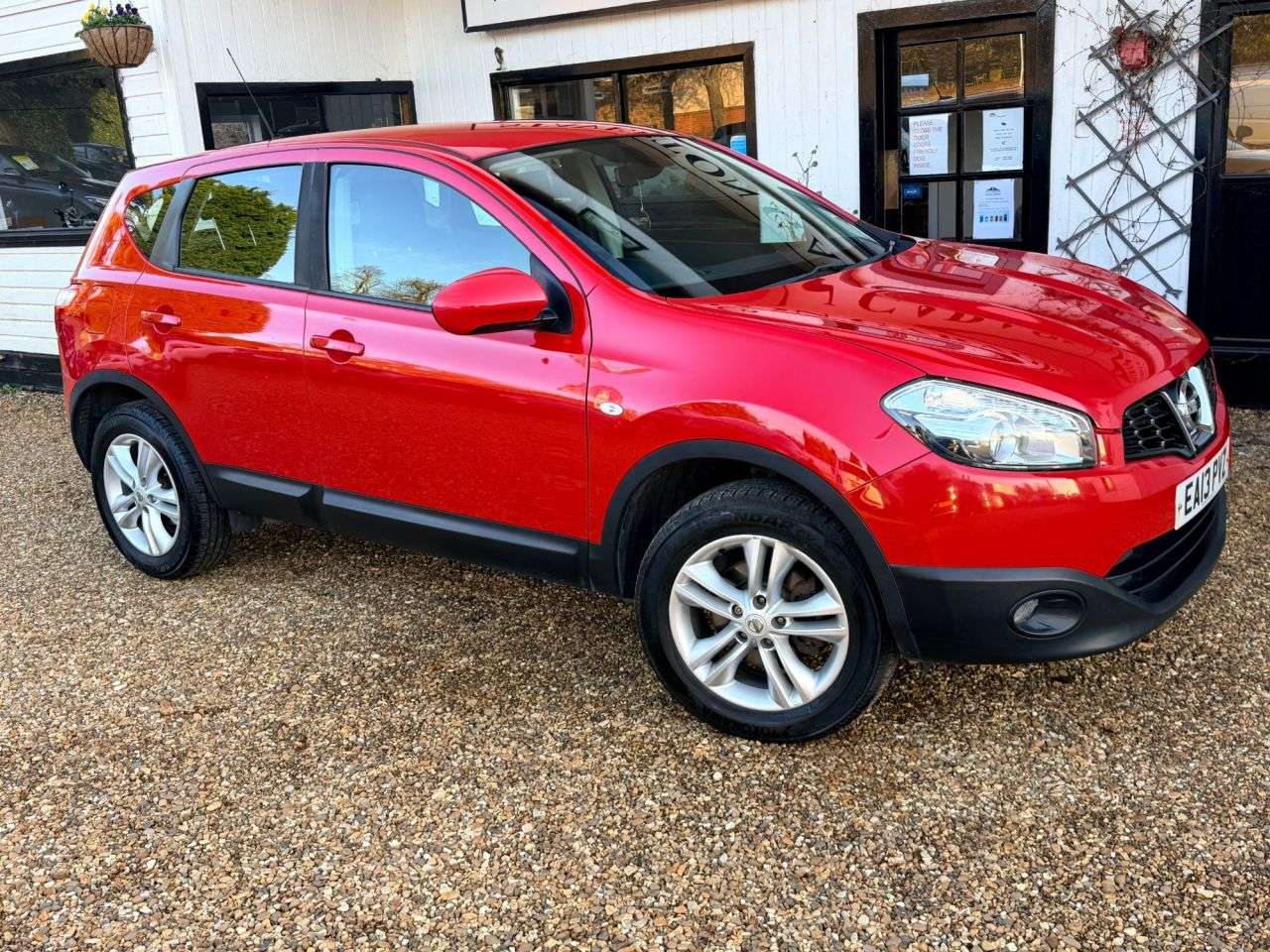 A 2013 NISSAN QASHQAI 1.6 Acenta SUV 5dr Petrol Manual 2WD Euro 5 (s/s) (117 ps) A 2013 NISSAN QASHQAI 1.6 Acenta SUV 5dr Petrol Manual 2WD Euro 5 (s/s) (117 ps)