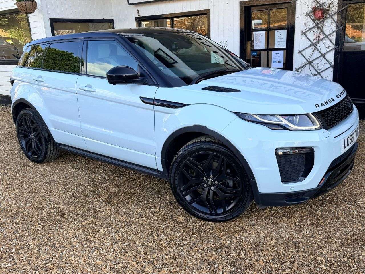 A 2016 LAND ROVER RANGE ROVER EVOQUE 2.0 TD4 HSE Dynamic Lux SUV 5dr Diesel Auto 4WD Euro 6 (s/s) (180 ps) A 2016 LAND ROVER RANGE ROVER EVOQUE 2.0 TD4 HSE Dynamic Lux SUV 5dr Diesel Auto 4WD Euro 6 (s/s) (180 ps)