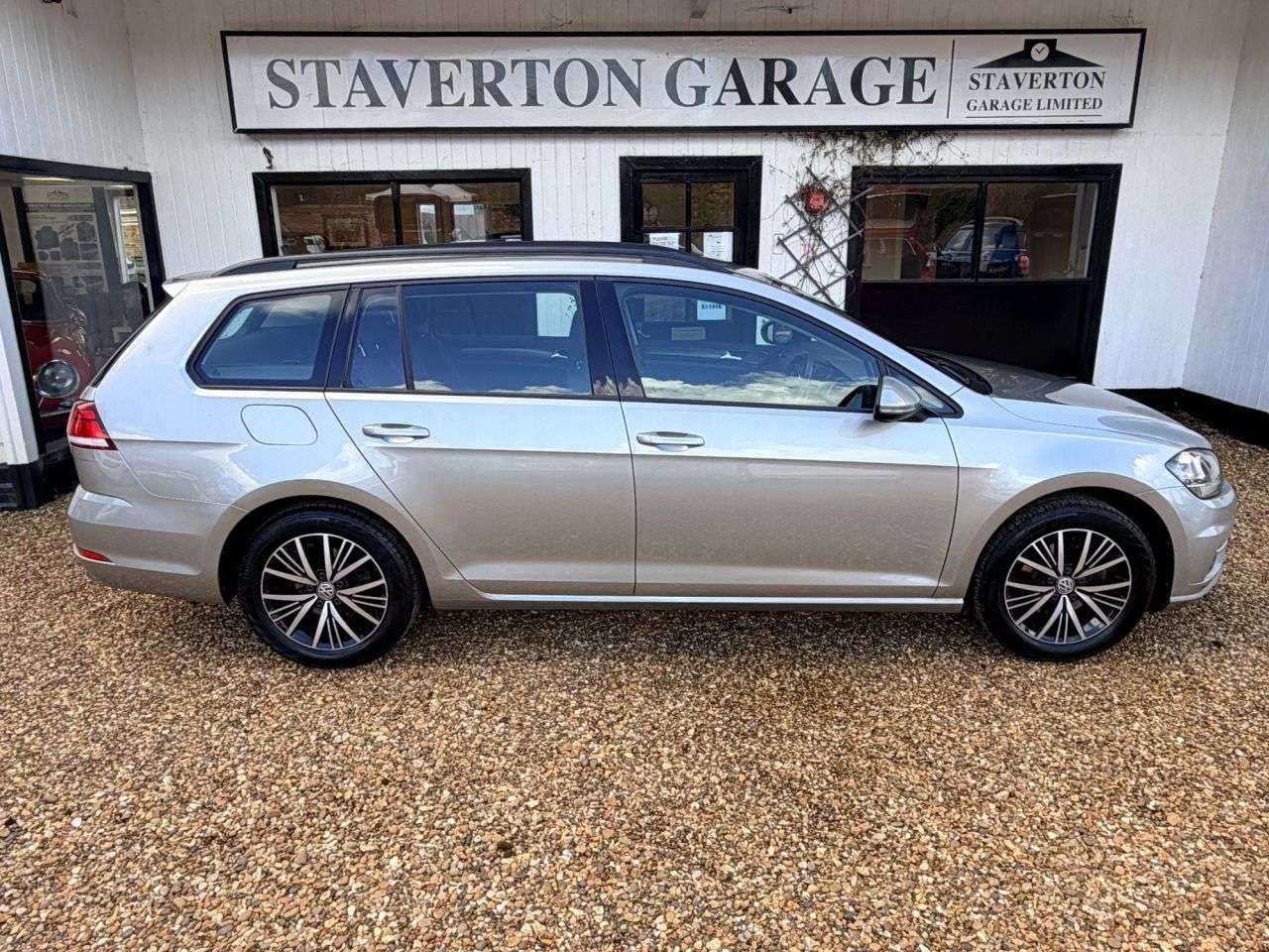 2017 VOLKSWAGEN GOLF 2017 VOLKSWAGEN GOLF