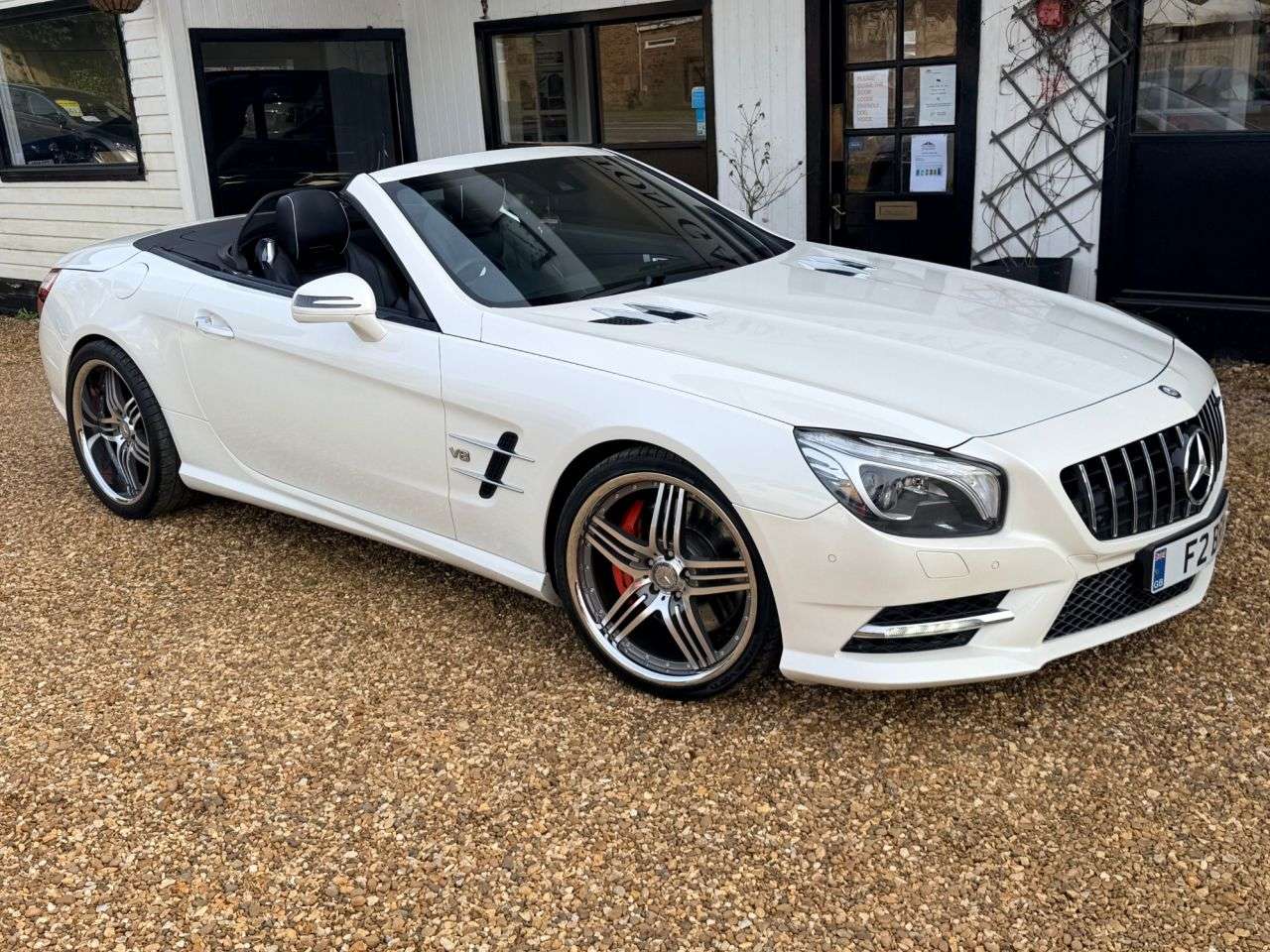 A 2022 MERCEDES-BENZ SL 4.7 SL500 V8 BlueEfficiency Convertible 2dr Petrol G-Tronic Euro 5 (s/s) (4 A 2022 MERCEDES-BENZ SL 4.7 SL500 V8 BlueEfficiency Convertible 2dr Petrol G-Tronic Euro 5 (s/s) (4