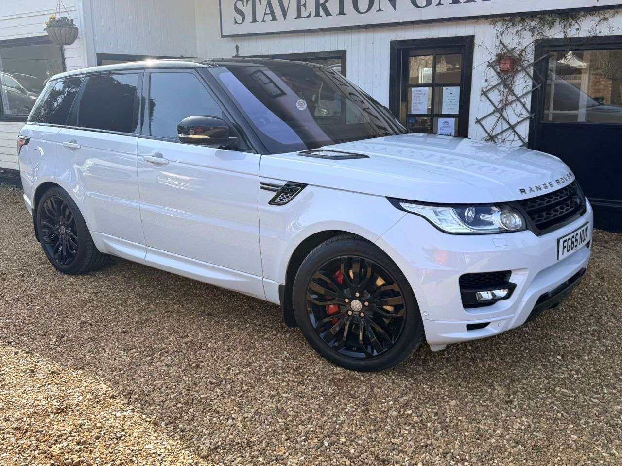 A 2015 LAND ROVER RANGE ROVER SPORT 3.0 SD V6 Autobiography Dynamic SUV 5dr Diesel Auto 4WD Euro 5 (s/s) (306 p A 2015 LAND ROVER RANGE ROVER SPORT 3.0 SD V6 Autobiography Dynamic SUV 5dr Diesel Auto 4WD Euro 5 (s/s) (306 p