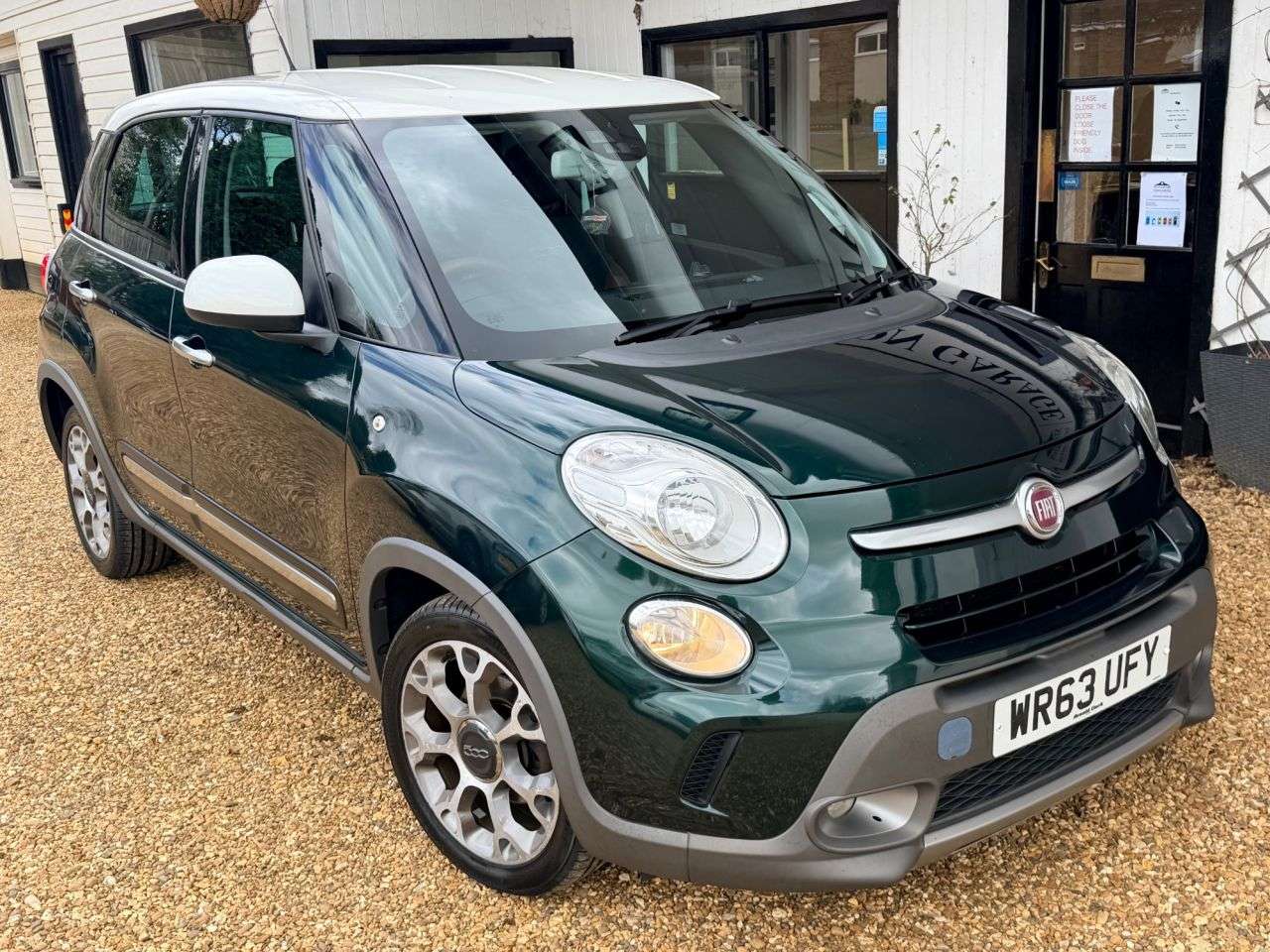 A 2013 FIAT 500L 1.3 MultiJet Trekking MPV 5dr Diesel Dualogic Euro 5 (s/s) (85 bhp) A 2013 FIAT 500L 1.3 MultiJet Trekking MPV 5dr Diesel Dualogic Euro 5 (s/s) (85 bhp)
