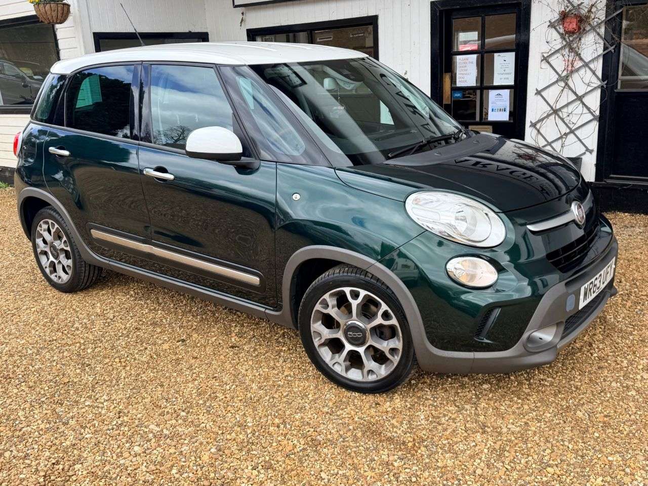 A 2013 FIAT 500L 1.3 MultiJet Trekking MPV 5dr Diesel Dualogic Euro 5 (s/s) (85 bhp) A 2013 FIAT 500L 1.3 MultiJet Trekking MPV 5dr Diesel Dualogic Euro 5 (s/s) (85 bhp)