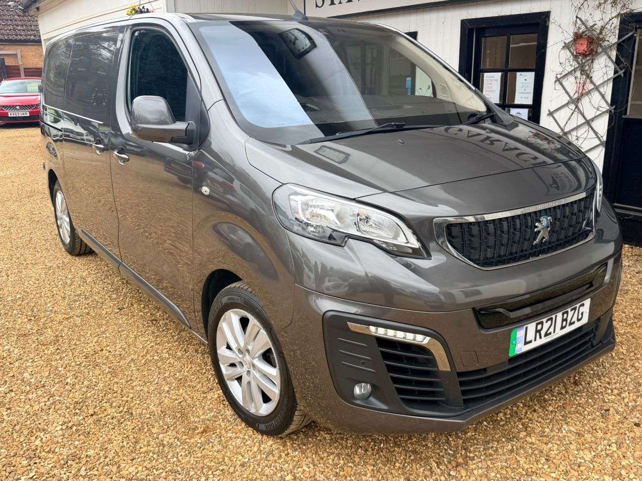 A 2021 PEUGEOT E-EXPERT e 1200 75kWh Asphalt Standard Panel Van 6dr Electric Auto MWB (136 ps) A 2021 PEUGEOT E-EXPERT e 1200 75kWh Asphalt Standard Panel Van 6dr Electric Auto MWB (136 ps)