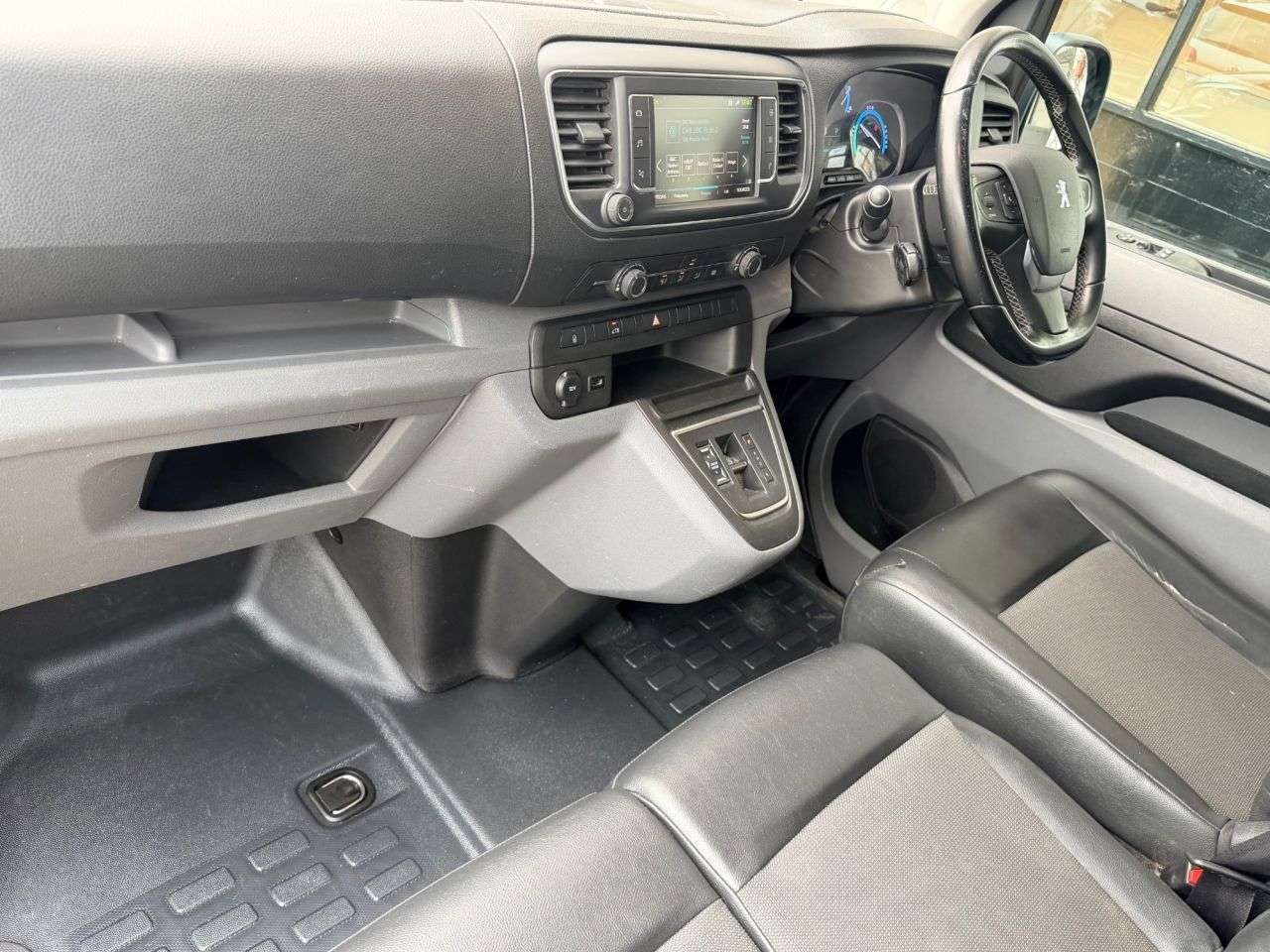 A 2021 PEUGEOT E-EXPERT e 1200 75kWh Asphalt Standard Panel Van 6dr Electric Auto MWB (136 ps) A 2021 PEUGEOT E-EXPERT e 1200 75kWh Asphalt Standard Panel Van 6dr Electric Auto MWB (136 ps)