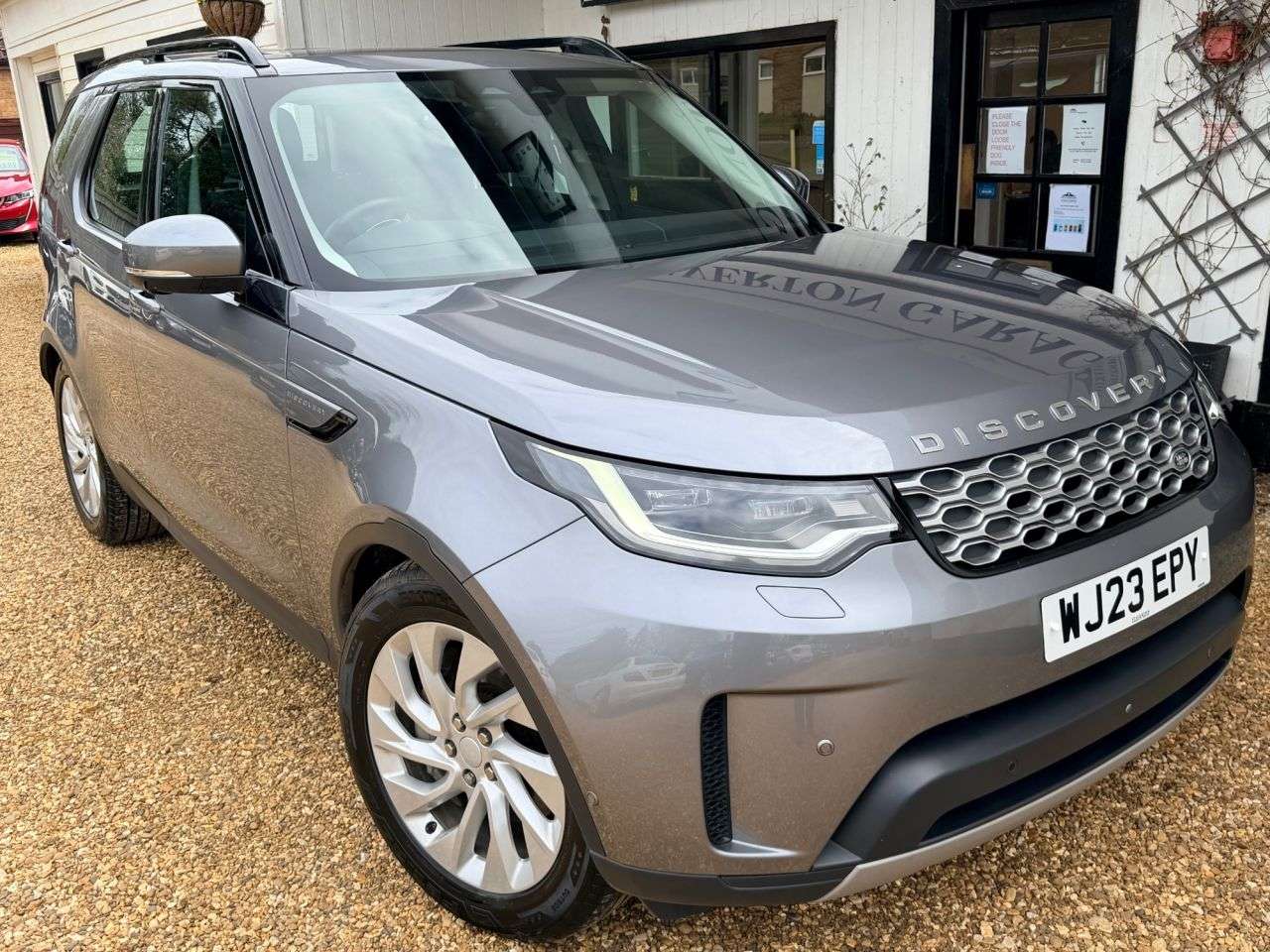 A 2023 LAND ROVER DISCOVERY 3.0 D300 MHEV S SUV 5dr Diesel Auto 4WD Euro 6 (s/s) (300 ps) A 2023 LAND ROVER DISCOVERY 3.0 D300 MHEV S SUV 5dr Diesel Auto 4WD Euro 6 (s/s) (300 ps)