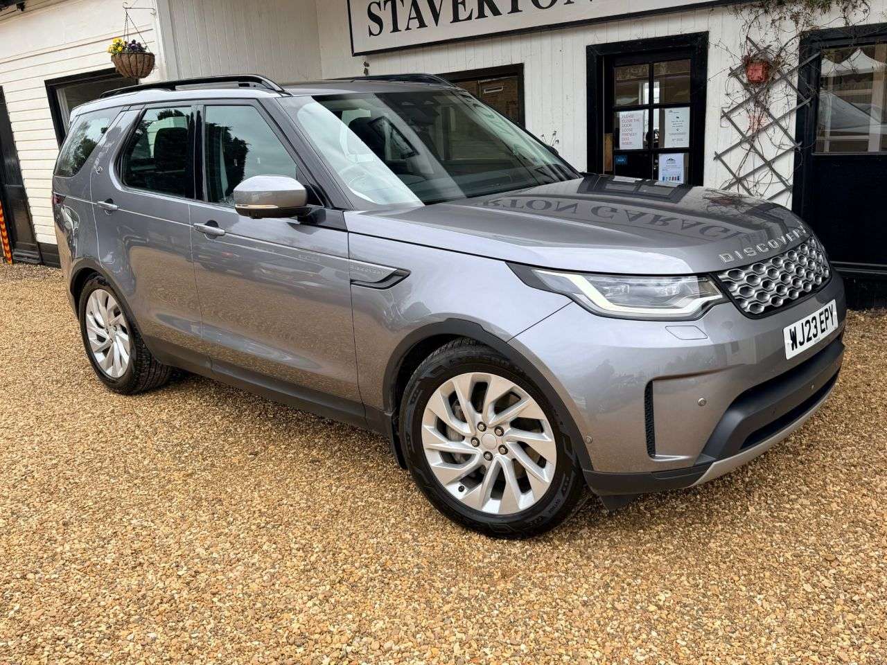 A 2023 LAND ROVER DISCOVERY 3.0 D300 MHEV S SUV 5dr Diesel Auto 4WD Euro 6 (s/s) (300 ps) A 2023 LAND ROVER DISCOVERY 3.0 D300 MHEV S SUV 5dr Diesel Auto 4WD Euro 6 (s/s) (300 ps)