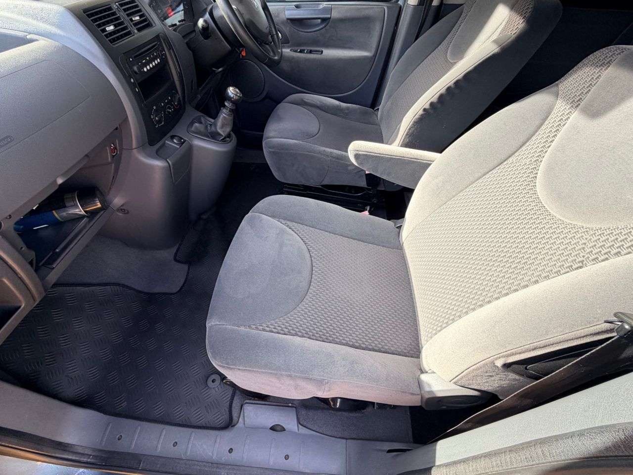 A 2013 PEUGEOT EXPERT TEPEE Peugeot Expert Tepee Comfort 2.0 HDi WAV Manual A 2013 PEUGEOT EXPERT TEPEE Peugeot Expert Tepee Comfort 2.0 HDi WAV Manual