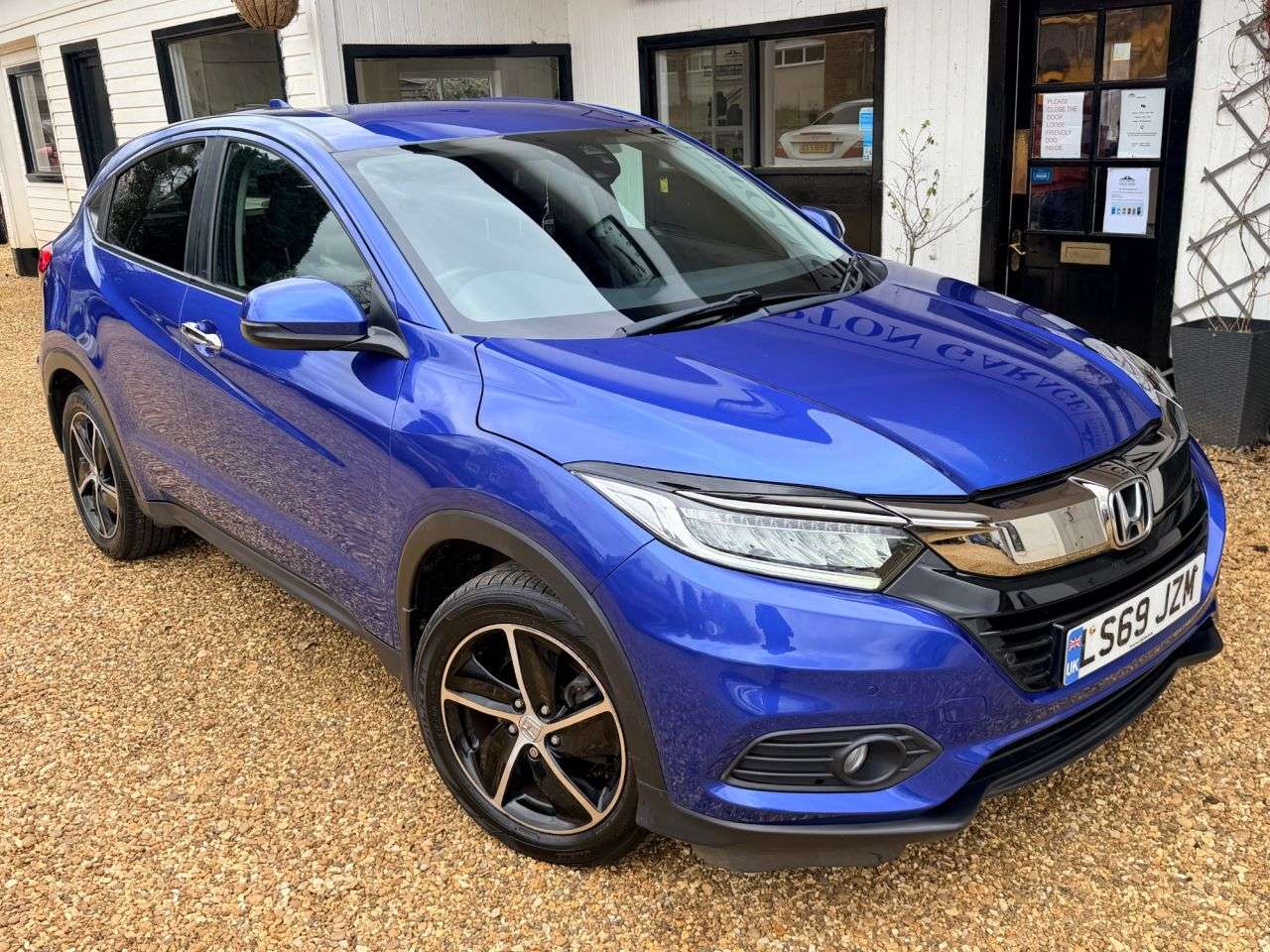 A 2019 HONDA HR-V 1.5 i-VTEC SE SUV 5dr Petrol CVT Euro 6 (s/s) (130 ps) A 2019 HONDA HR-V 1.5 i-VTEC SE SUV 5dr Petrol CVT Euro 6 (s/s) (130 ps)