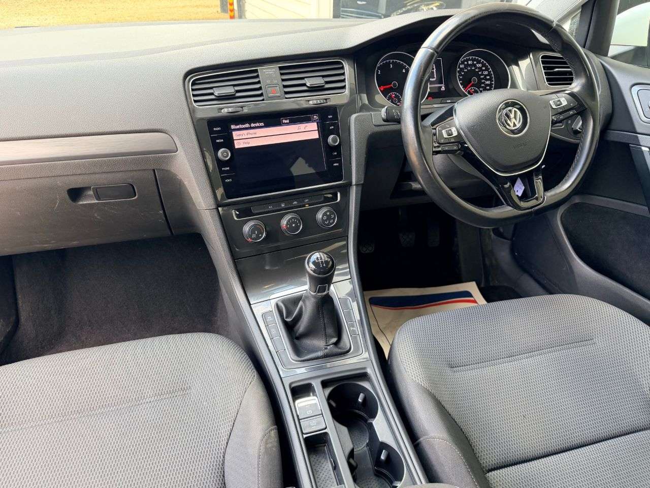 A 2017 VOLKSWAGEN GOLF 1.6 TDi BlueMotion Tech SE Nav Hatchback 5dr Diesel Manual Euro 6 (s/s) (12 A 2017 VOLKSWAGEN GOLF 1.6 TDi BlueMotion Tech SE Nav Hatchback 5dr Diesel Manual Euro 6 (s/s) (12
