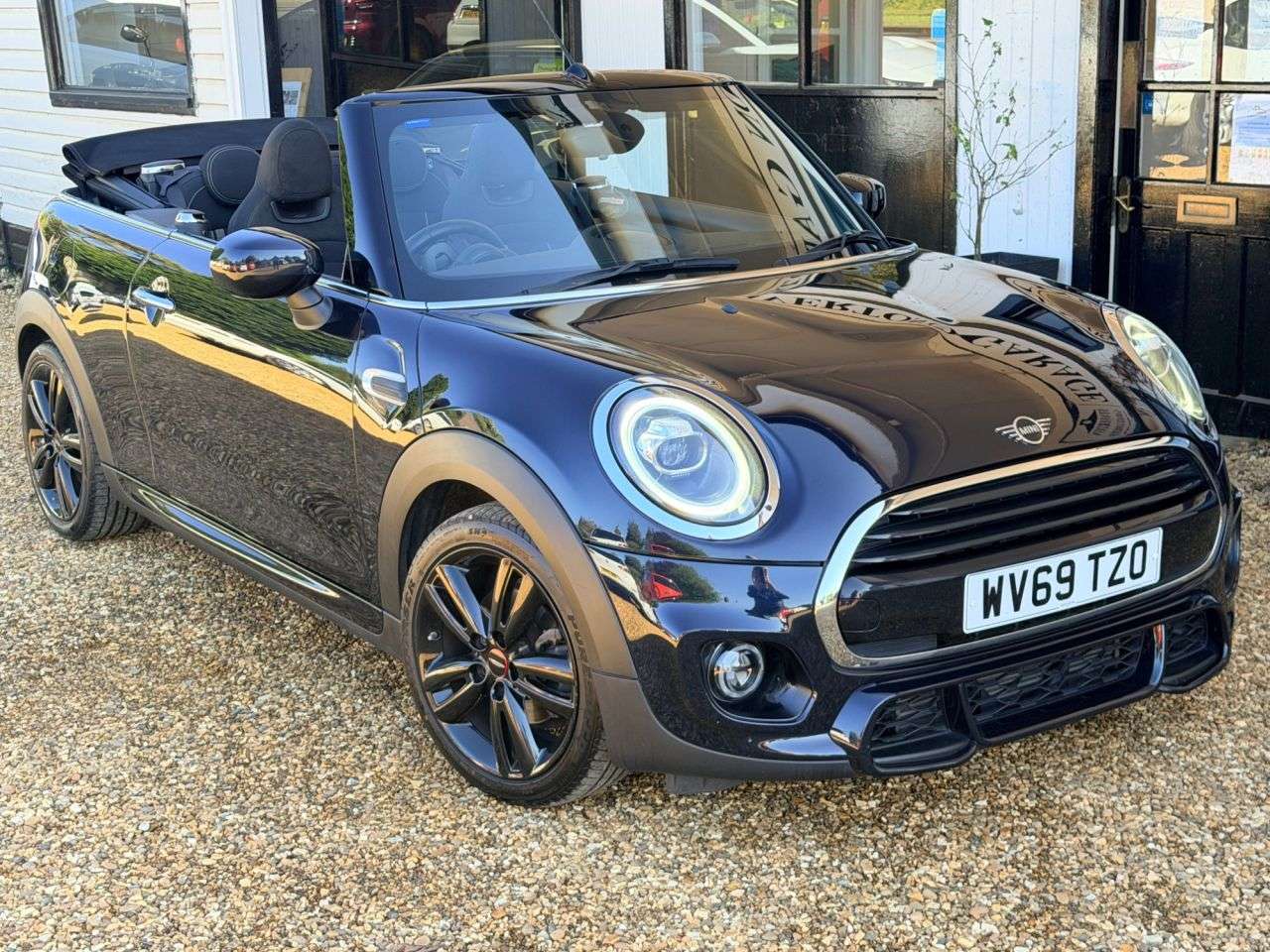 A 2019 MINI CONVERTIBLE 1.5 Cooper Sport Convertible 2dr Petrol Manual Euro 6 (s/s) (136 ps) A 2019 MINI CONVERTIBLE 1.5 Cooper Sport Convertible 2dr Petrol Manual Euro 6 (s/s) (136 ps)