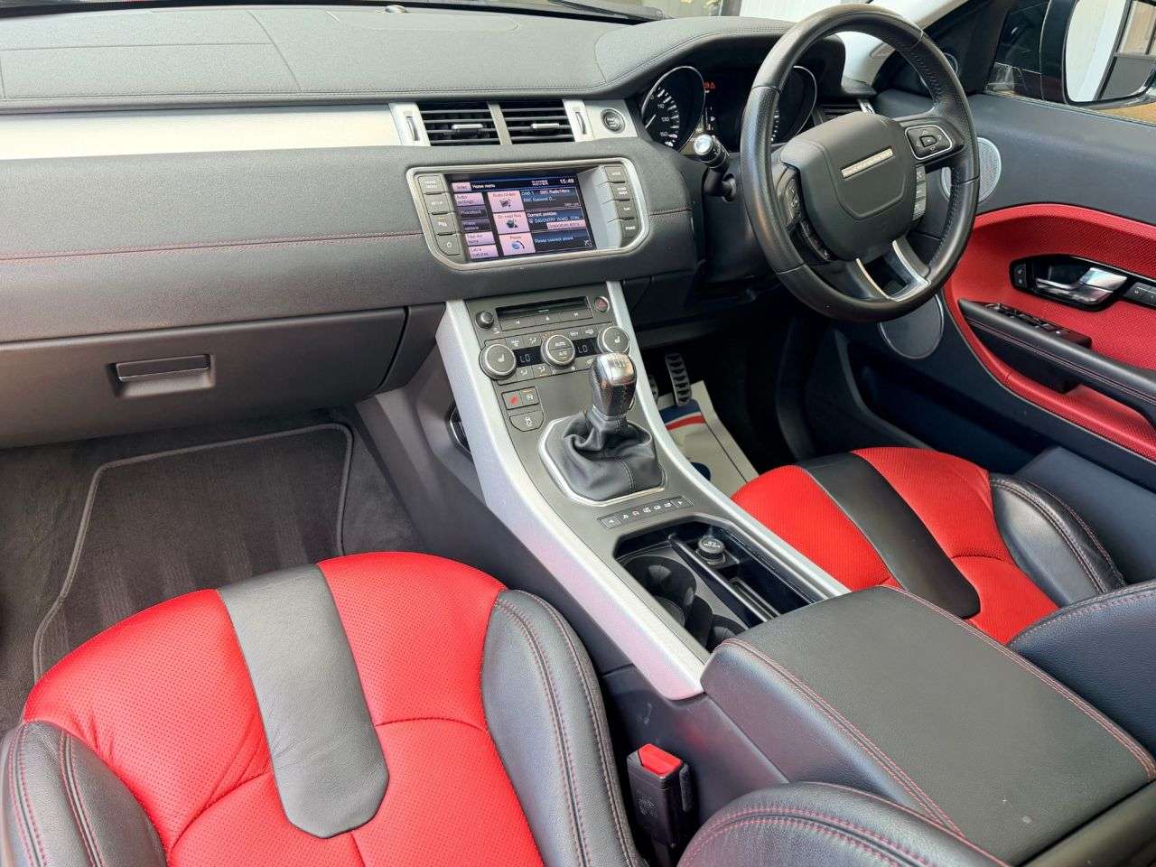 A 2013 LAND ROVER RANGE ROVER EVOQUE 2.2 SD4 Dynamic SUV 5dr Diesel Manual 4WD Euro 5 (s/s) (190 ps) A 2013 LAND ROVER RANGE ROVER EVOQUE 2.2 SD4 Dynamic SUV 5dr Diesel Manual 4WD Euro 5 (s/s) (190 ps)