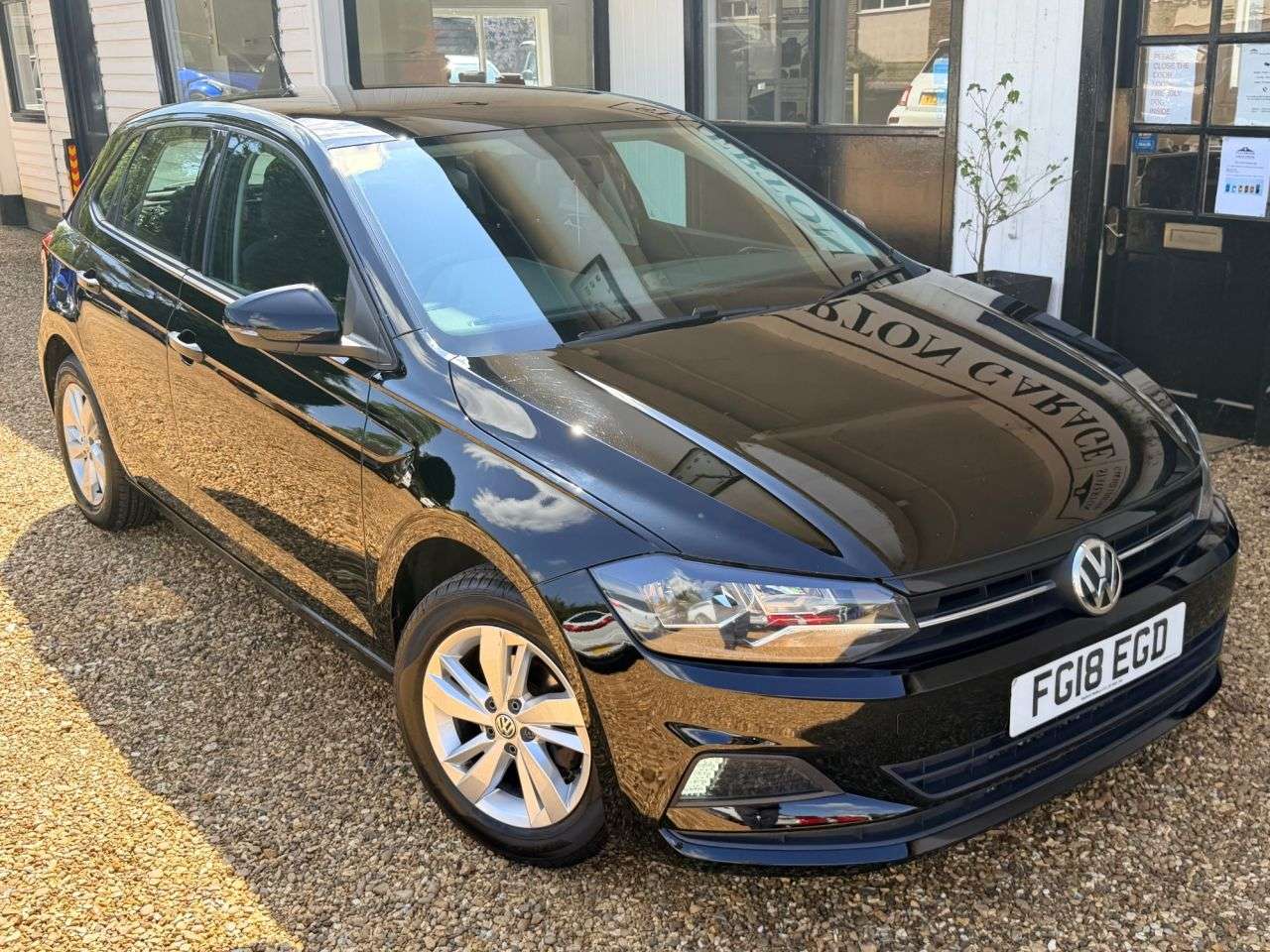 A 2018 VOLKSWAGEN POLO 1.0 SE Hatchback 5dr Petrol Manual Euro 6 (s/s) (65 ps) A 2018 VOLKSWAGEN POLO 1.0 SE Hatchback 5dr Petrol Manual Euro 6 (s/s) (65 ps)
