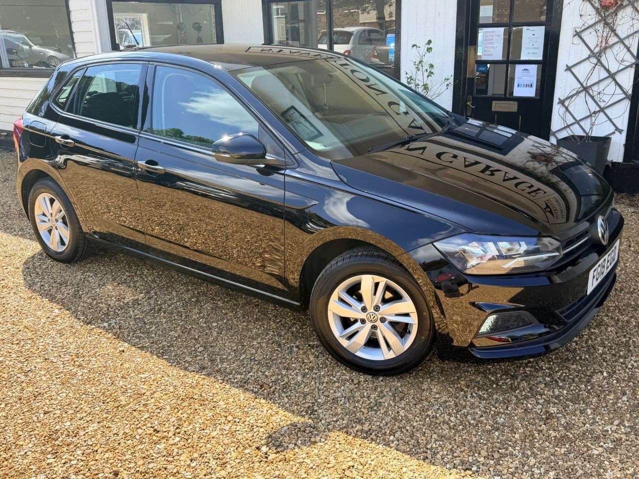 A 2018 VOLKSWAGEN POLO 1.0 SE Hatchback 5dr Petrol Manual Euro 6 (s/s) (65 ps) A 2018 VOLKSWAGEN POLO 1.0 SE Hatchback 5dr Petrol Manual Euro 6 (s/s) (65 ps)