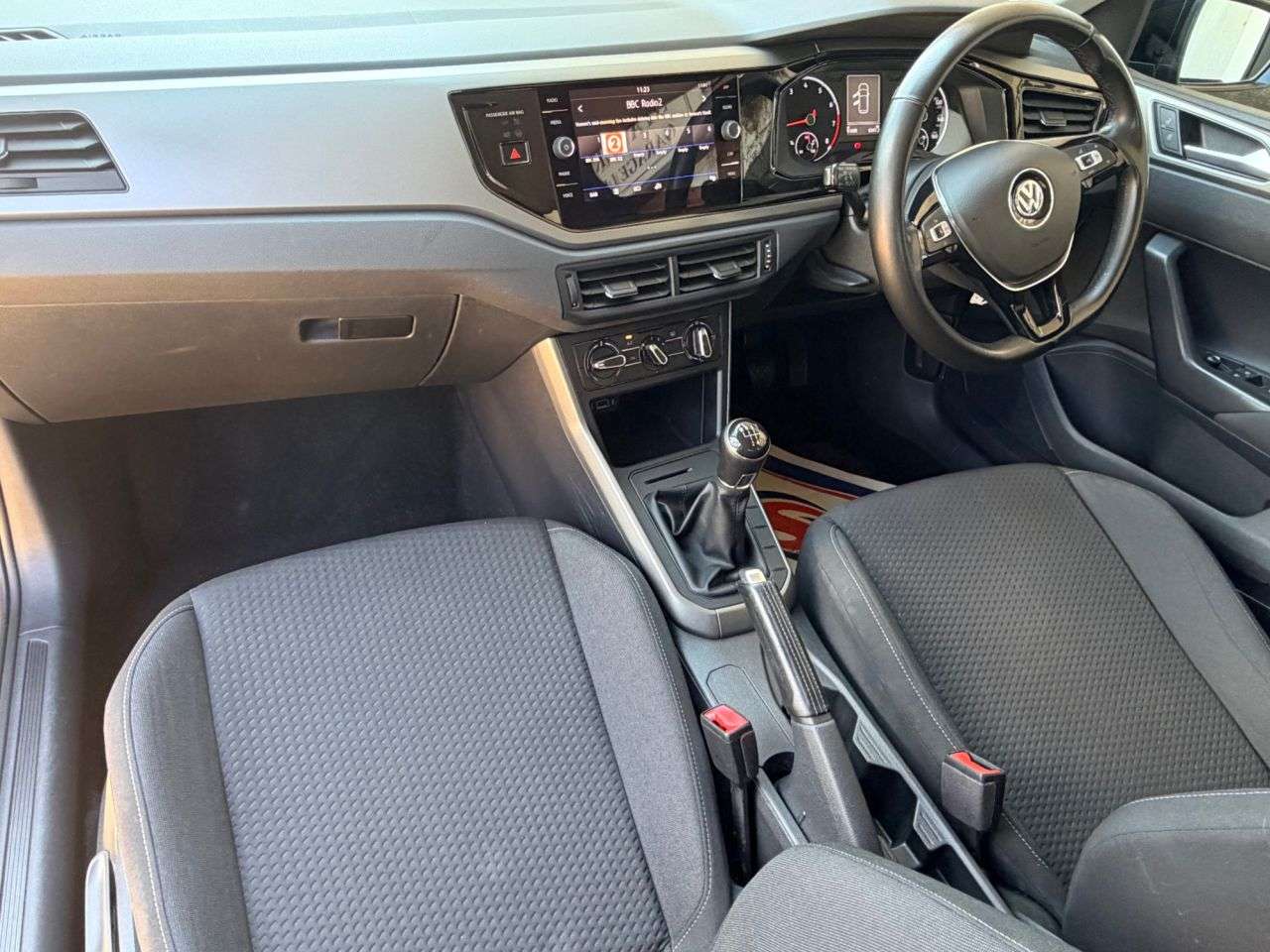 A 2018 VOLKSWAGEN POLO 1.0 SE Hatchback 5dr Petrol Manual Euro 6 (s/s) (65 ps) A 2018 VOLKSWAGEN POLO 1.0 SE Hatchback 5dr Petrol Manual Euro 6 (s/s) (65 ps)
