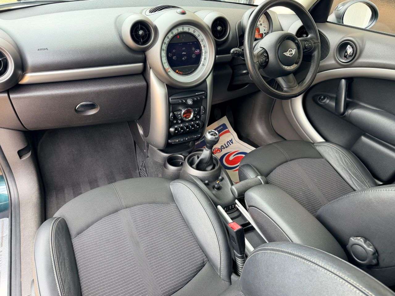A 2011 MINI COUNTRYMAN 1.6 Cooper SUV 5dr Petrol Manual Euro 5 (s/s) (122 ps) A 2011 MINI COUNTRYMAN 1.6 Cooper SUV 5dr Petrol Manual Euro 5 (s/s) (122 ps)