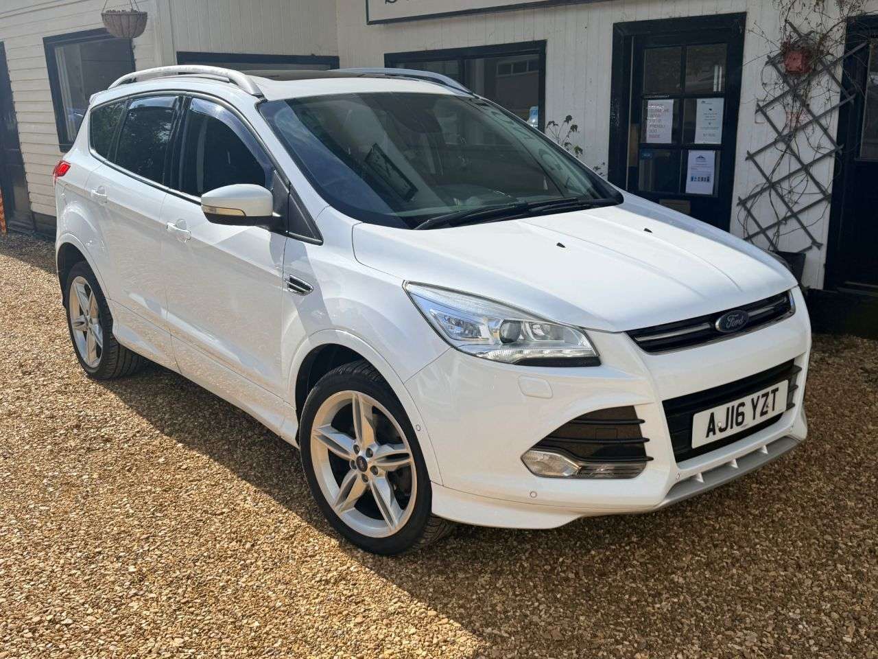 A 2016 FORD KUGA 2.0 TDCi Titanium X SUV 5dr Diesel Manual AWD Euro 6 (s/s) (180 ps) A 2016 FORD KUGA 2.0 TDCi Titanium X SUV 5dr Diesel Manual AWD Euro 6 (s/s) (180 ps)