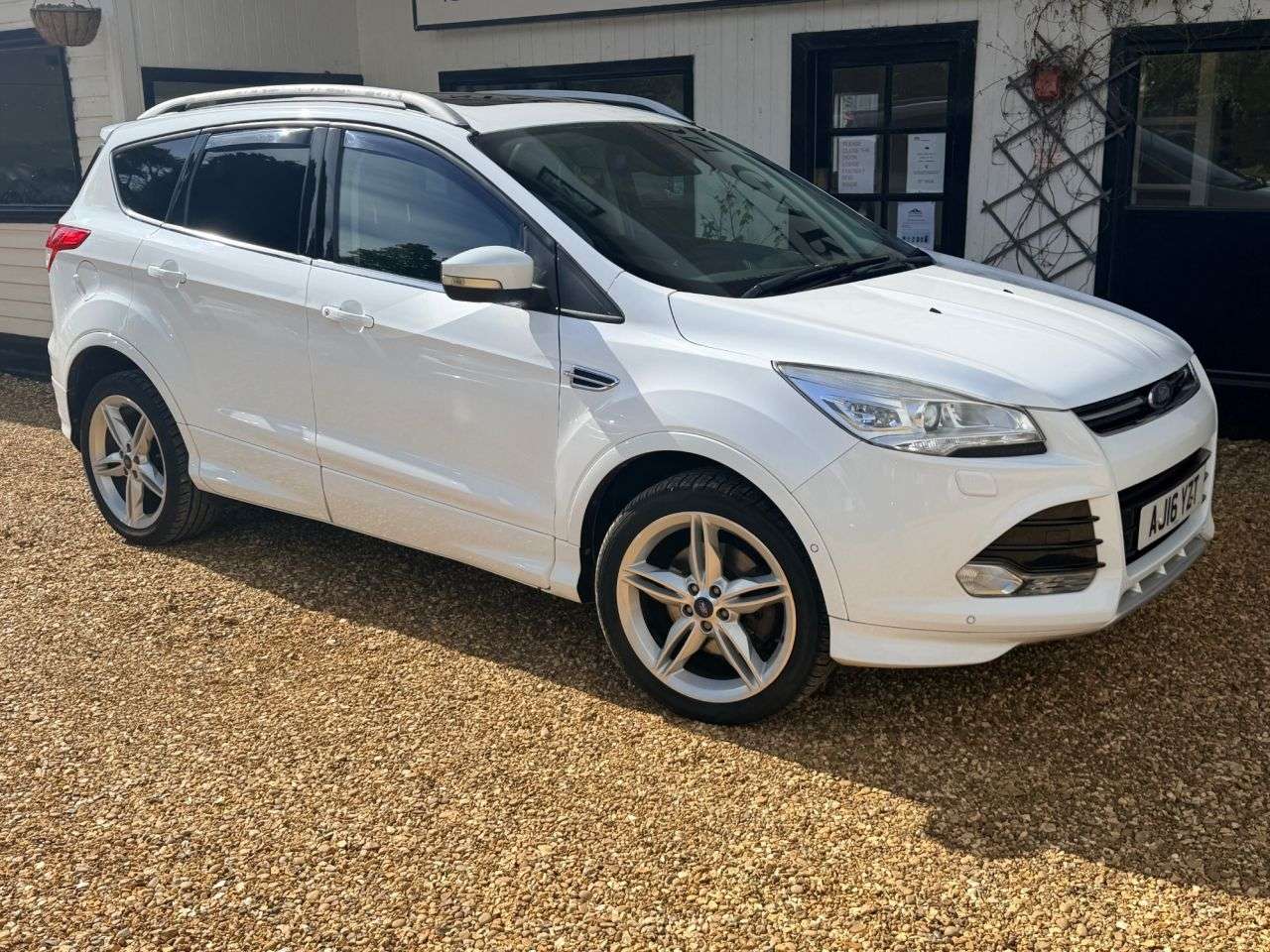 A 2016 FORD KUGA 2.0 TDCi Titanium X SUV 5dr Diesel Manual AWD Euro 6 (s/s) (180 ps) A 2016 FORD KUGA 2.0 TDCi Titanium X SUV 5dr Diesel Manual AWD Euro 6 (s/s) (180 ps)