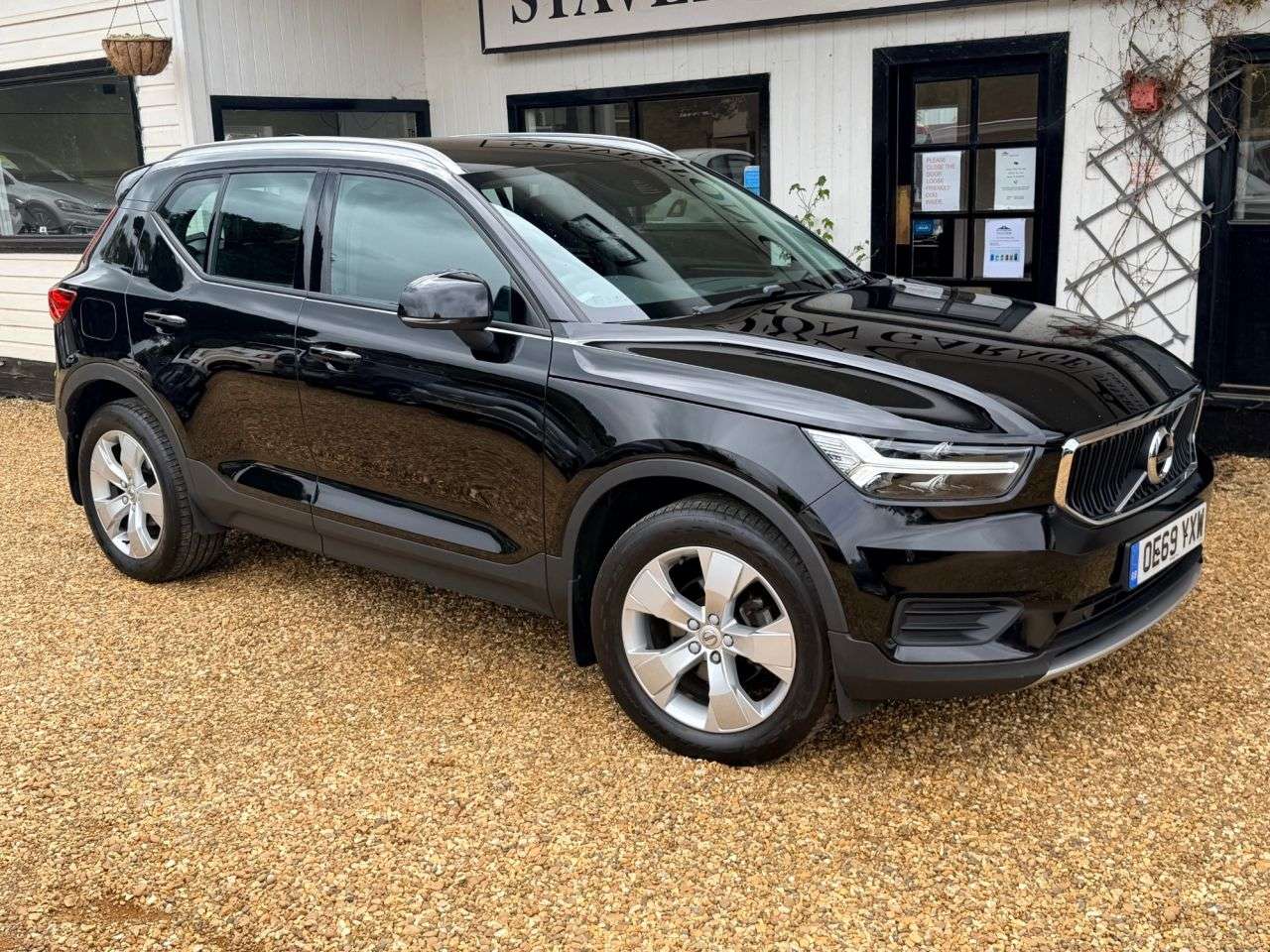 A 2020 VOLVO XC40 1.5 T3 Momentum SUV 5dr Petrol Manual Euro 6 (s/s) (163 ps) A 2020 VOLVO XC40 1.5 T3 Momentum SUV 5dr Petrol Manual Euro 6 (s/s) (163 ps)