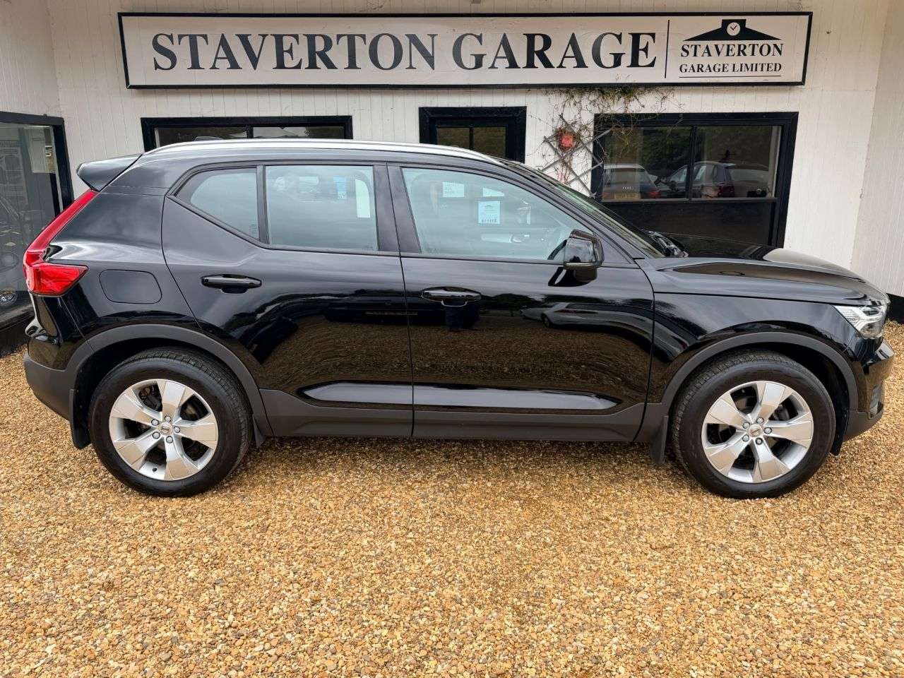 2020 VOLVO XC40 2020 VOLVO XC40