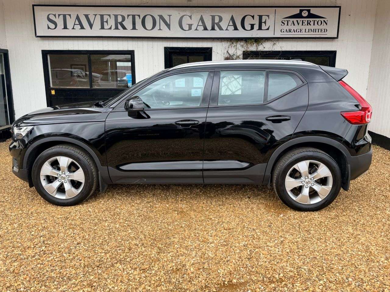2020 VOLVO XC40 2020 VOLVO XC40