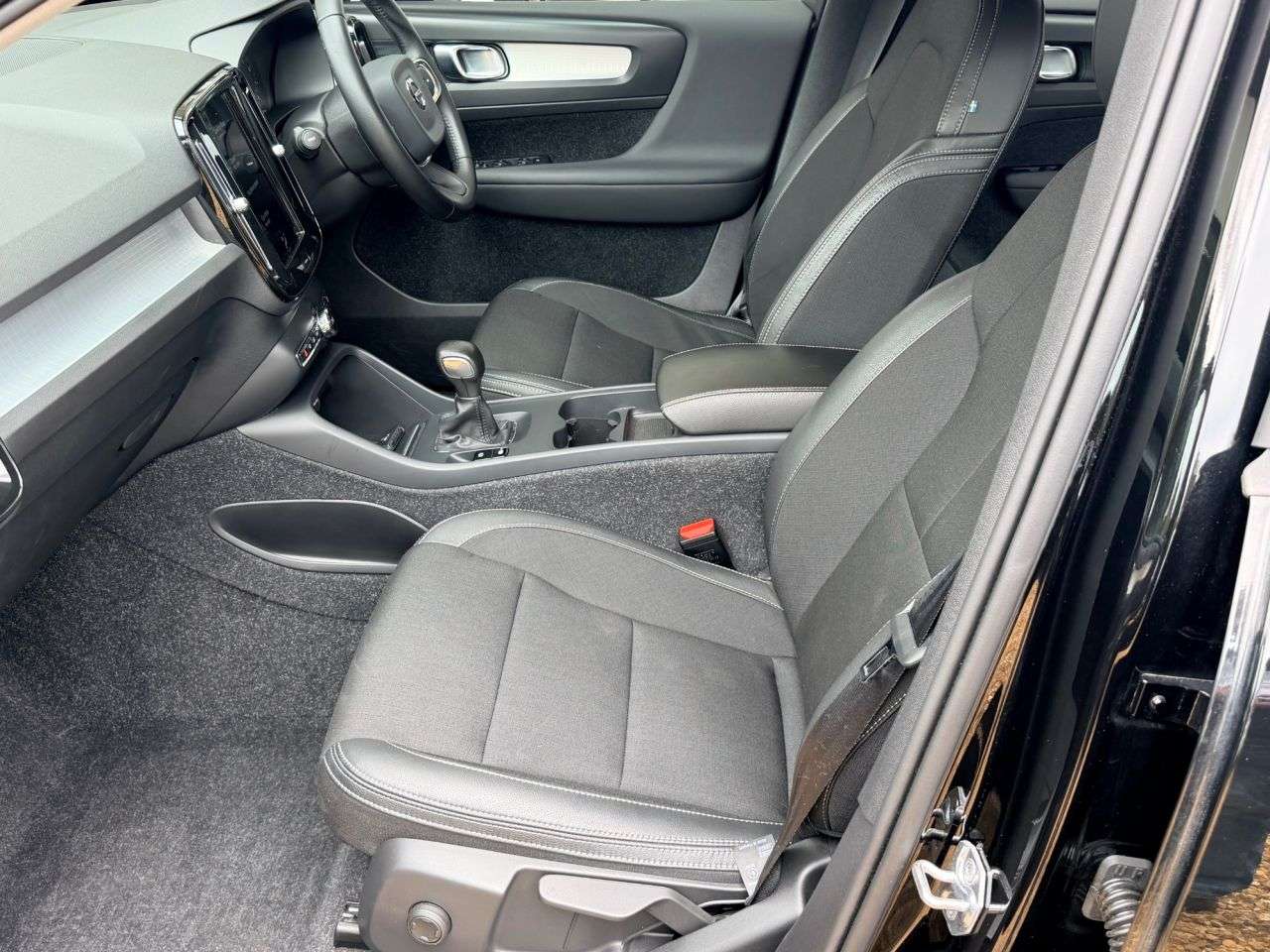 2020 VOLVO XC40 2020 VOLVO XC40