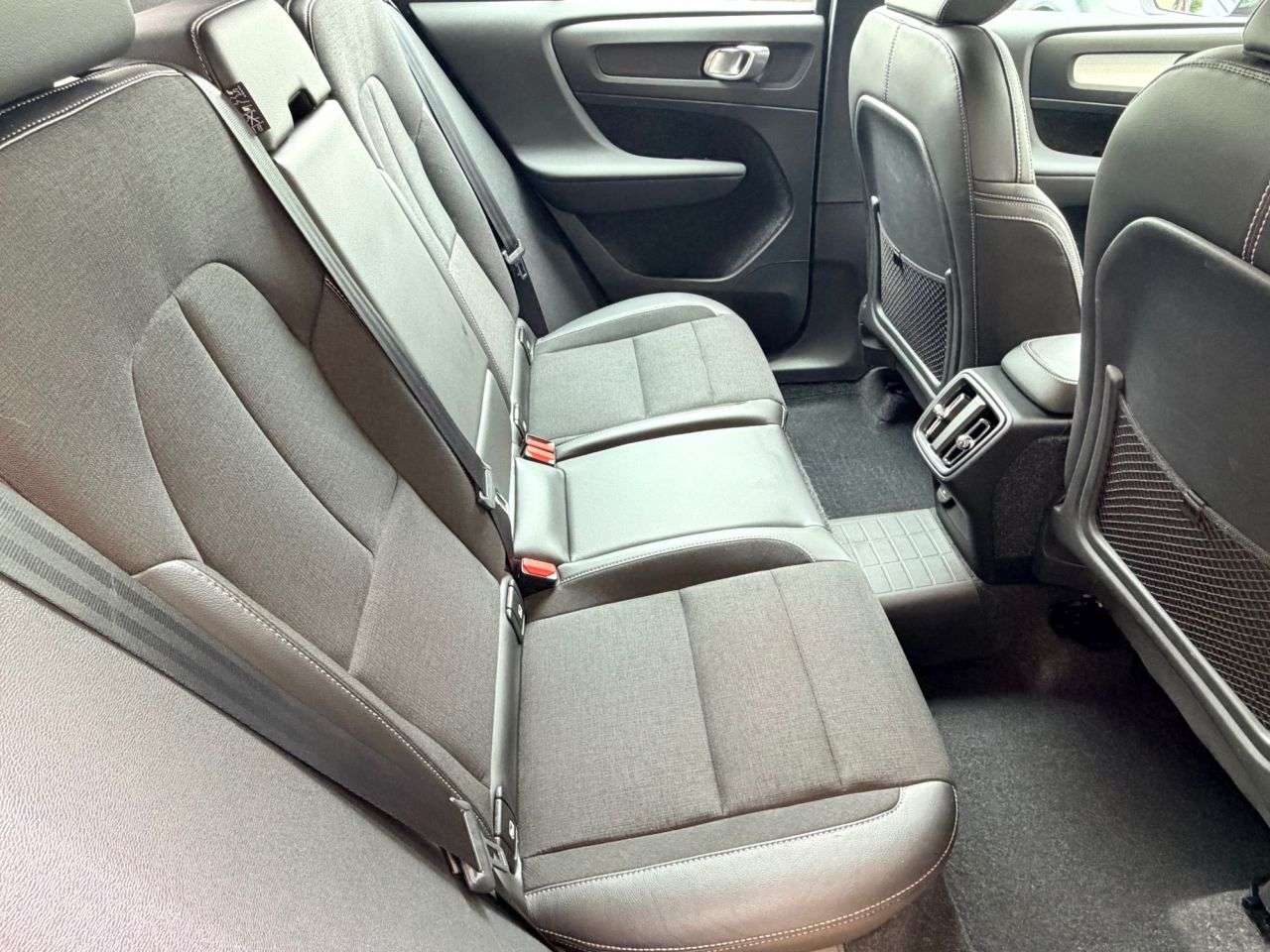 2020 VOLVO XC40 2020 VOLVO XC40