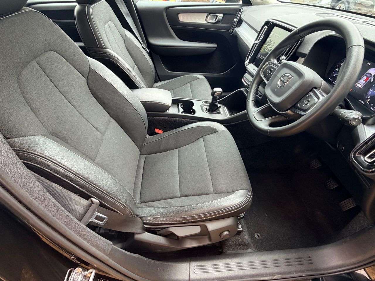 2020 VOLVO XC40 2020 VOLVO XC40