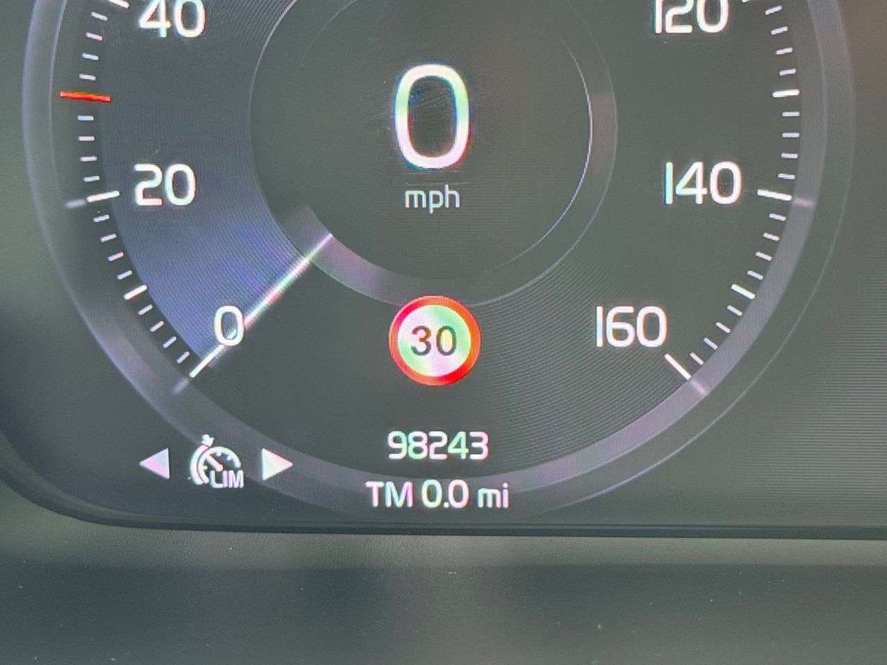 A 2020 VOLVO XC40 1.5 T3 Momentum SUV 5dr Petrol Manual Euro 6 (s/s) (163 ps) A 2020 VOLVO XC40 1.5 T3 Momentum SUV 5dr Petrol Manual Euro 6 (s/s) (163 ps)