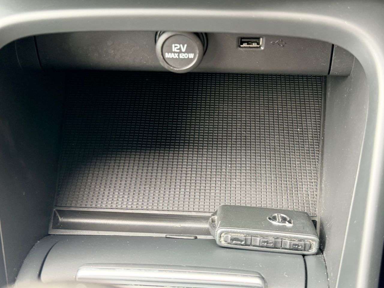 2020 VOLVO XC40 2020 VOLVO XC40