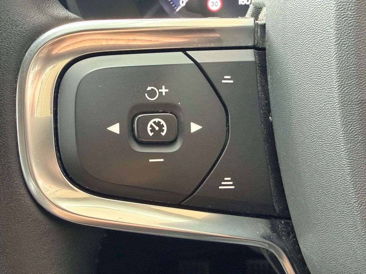 2020 VOLVO XC40 2020 VOLVO XC40