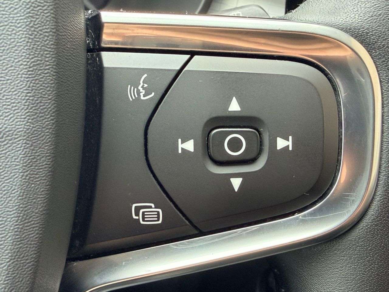 2020 VOLVO XC40 2020 VOLVO XC40
