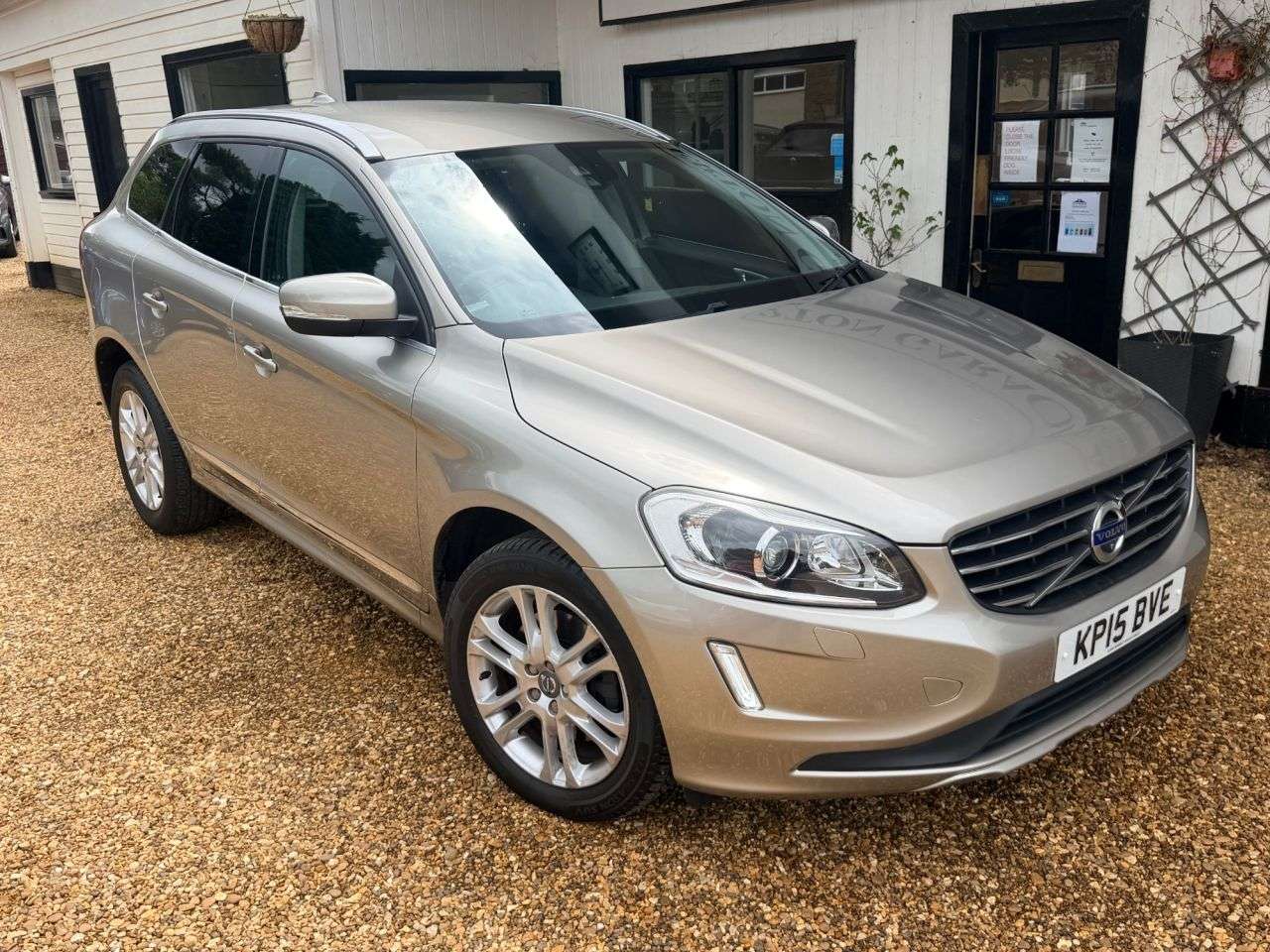 A 2015 VOLVO XC60 2.4 D5 SE Lux Nav SUV 5dr Diesel Geartronic AWD Euro 5 (215 ps) A 2015 VOLVO XC60 2.4 D5 SE Lux Nav SUV 5dr Diesel Geartronic AWD Euro 5 (215 ps)