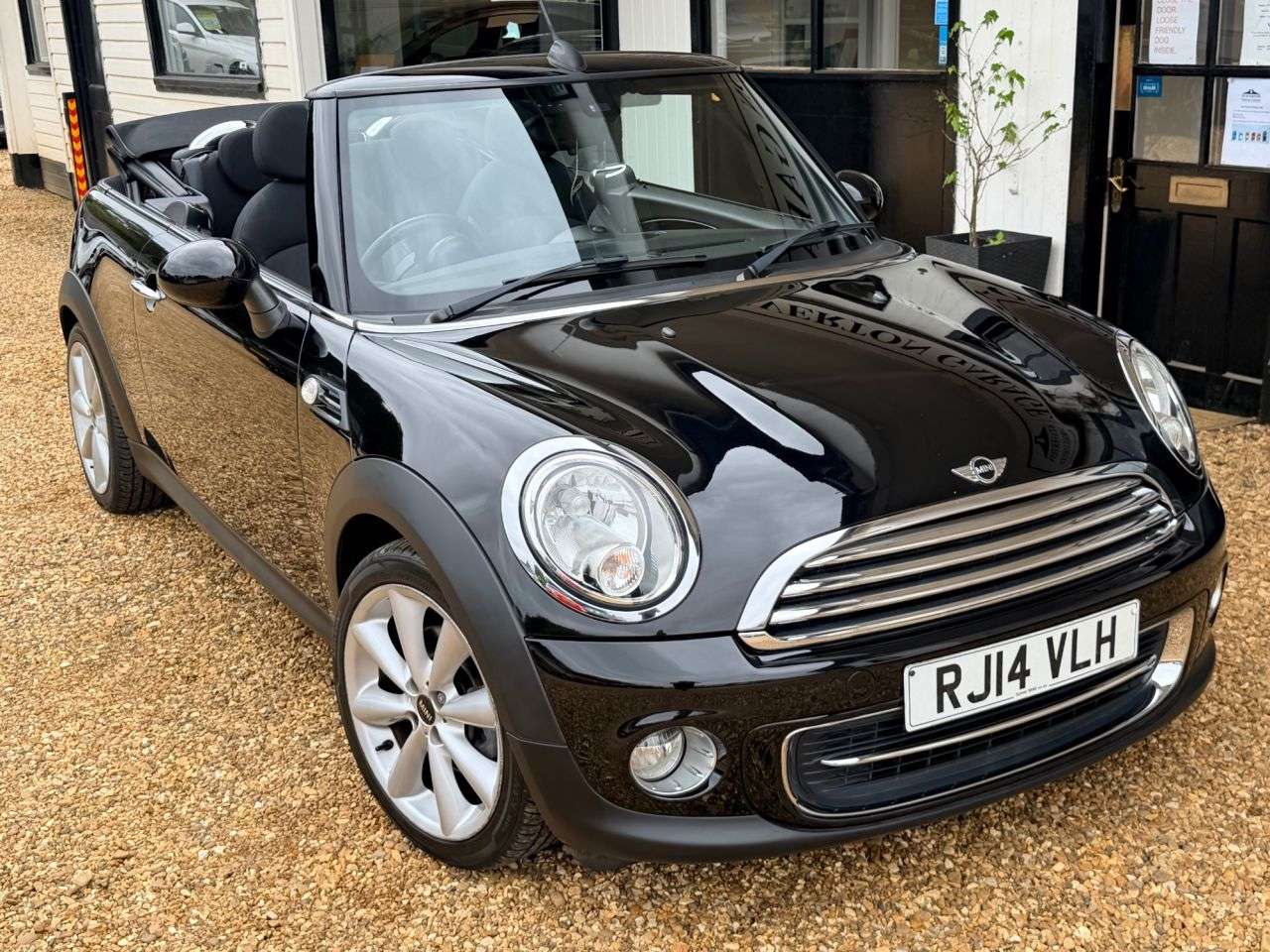 A 2014 MINI CONVERTIBLE 1.6 Cooper Convertible 2dr Petrol Manual Euro 6 (s/s) (122 ps) A 2014 MINI CONVERTIBLE 1.6 Cooper Convertible 2dr Petrol Manual Euro 6 (s/s) (122 ps)