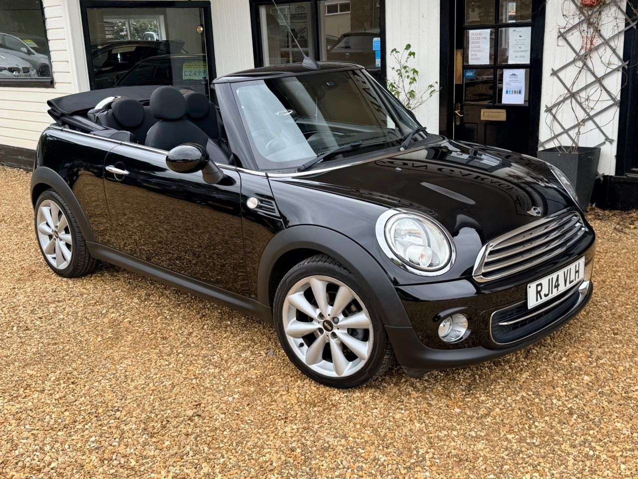 A 2014 MINI CONVERTIBLE 1.6 Cooper Convertible 2dr Petrol Manual Euro 6 (s/s) (122 ps) A 2014 MINI CONVERTIBLE 1.6 Cooper Convertible 2dr Petrol Manual Euro 6 (s/s) (122 ps)